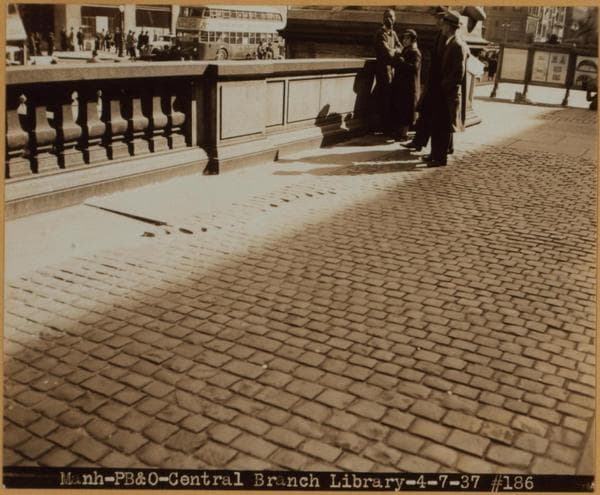 Manhattan: 5th Avenue - 40th Street, 1937
