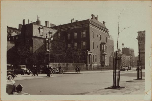 Manhattan: 5th Avenue - Washington Mews, 1933–1939