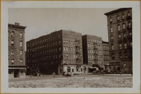 Manhattan: 109th Street - Madison Avenue, 1942