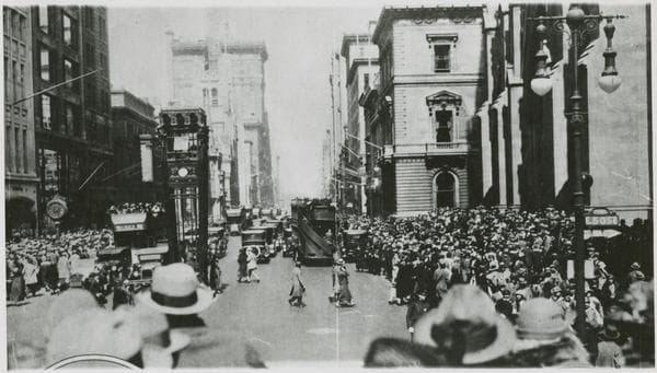 Fifth Avenue - 50th Street looking north, 1920–1929