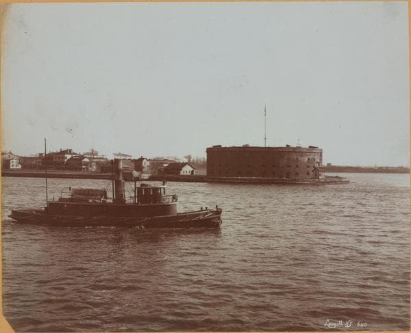 Islands - Governors Island - [Castle William.], 1890