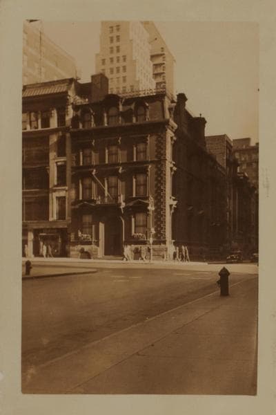 Manhattan: 5th Avenue - 47th Street, 1929–1942