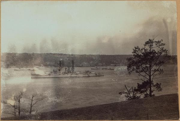Manhattan: Riverside Park - [The U. S. Fleet near Ulysses S. Grant's Tomb.], 1919