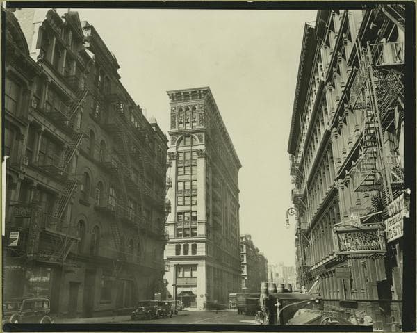 Manhattan: Broome Street - Broadway., 1935