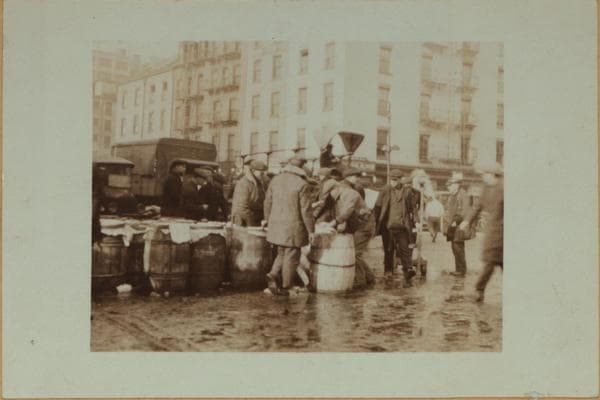 Fulton fish market - [Fish center on South Street.], 1923