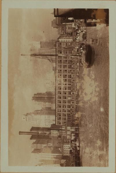East River - Piers 17-18 - Manhattan - South Street - [Woolworth Building.], 1926–1931