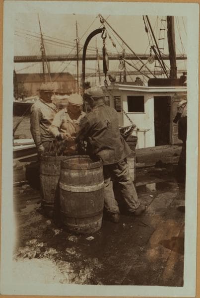 Fulton fish market docks in Manhattan., 1933–1936