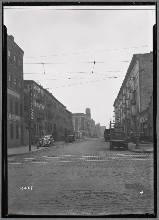 Industrial buildings; Hauptman Feather Co., Blementhal Bros Truckmen: Wallabout St-Harrison Av-Throop Av, Brooklyn, 1937