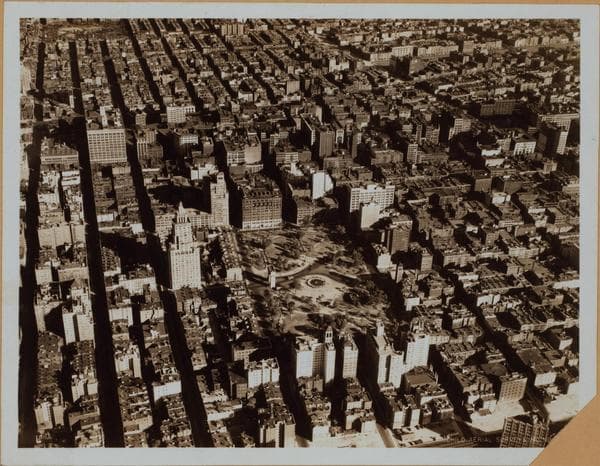 General View - Manhattan - Greenwich Village - Washington Square Park., 1931