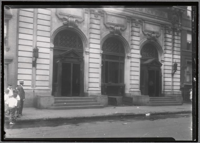 Public bath entrance: 538 E 11th St-Av A-Av B, Manhattan, 1934