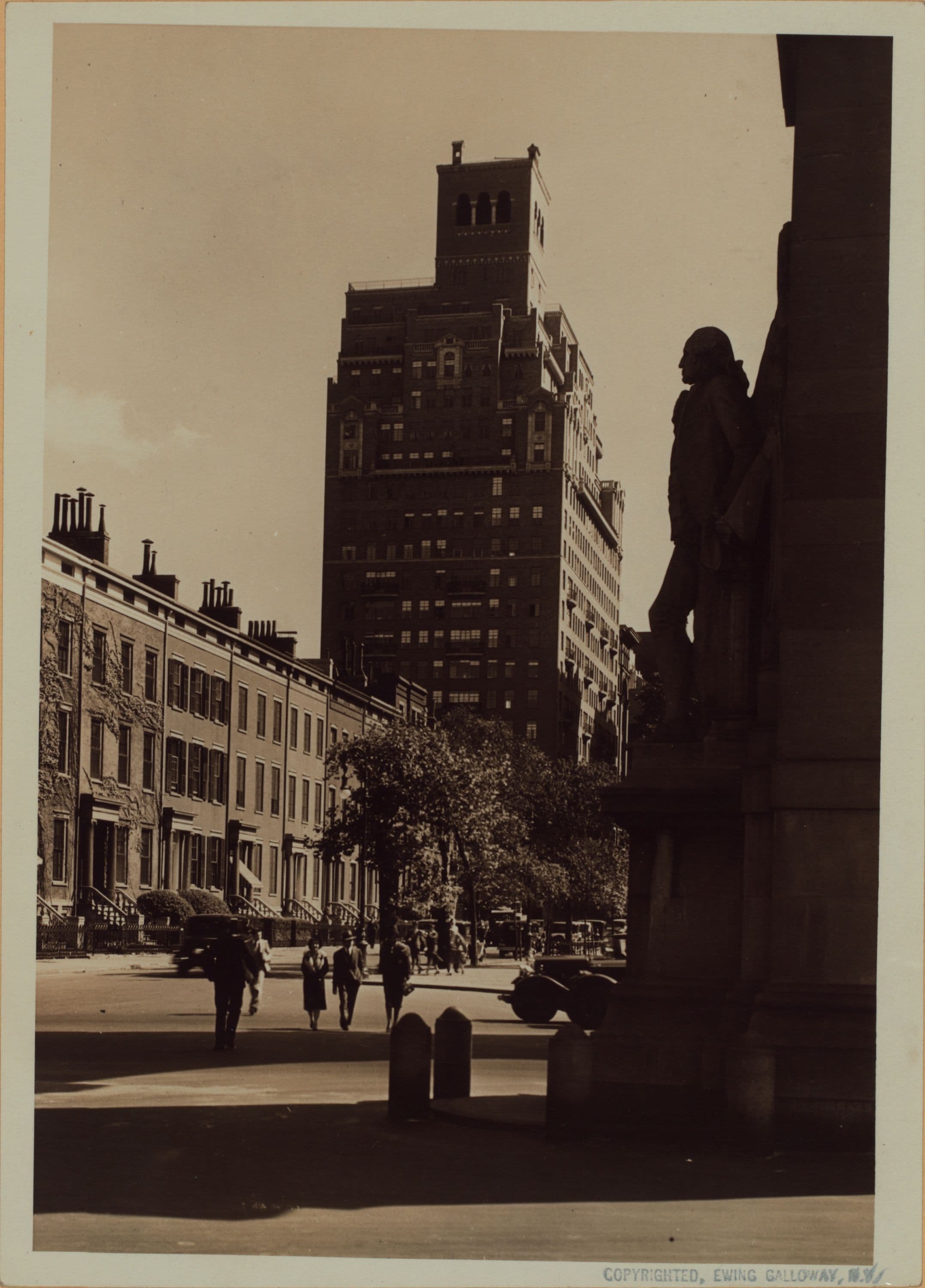Manhattan: Washington Square North - 4th Street (West)