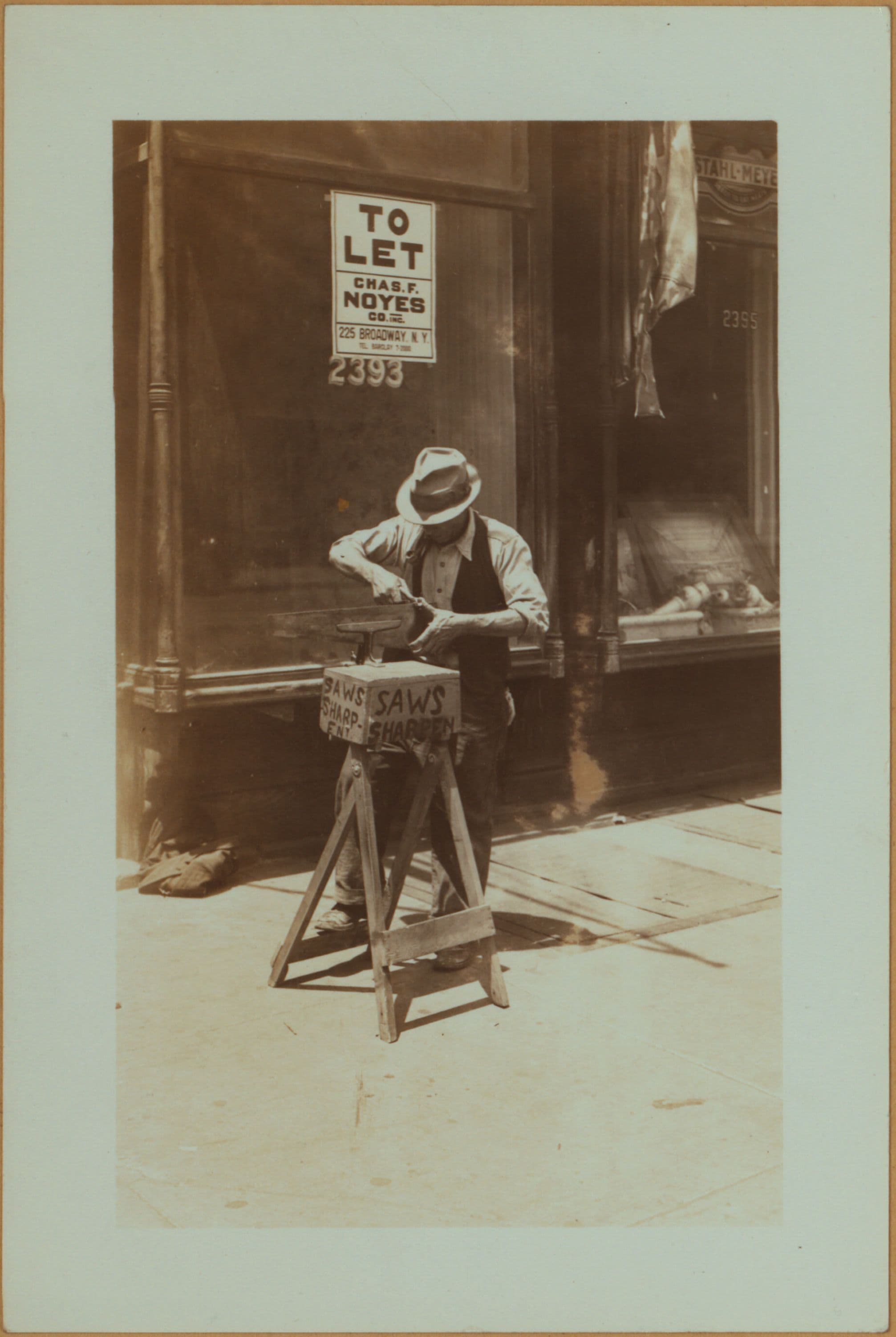 Workmen and laborers - Knife sharpener., 06-21-1934