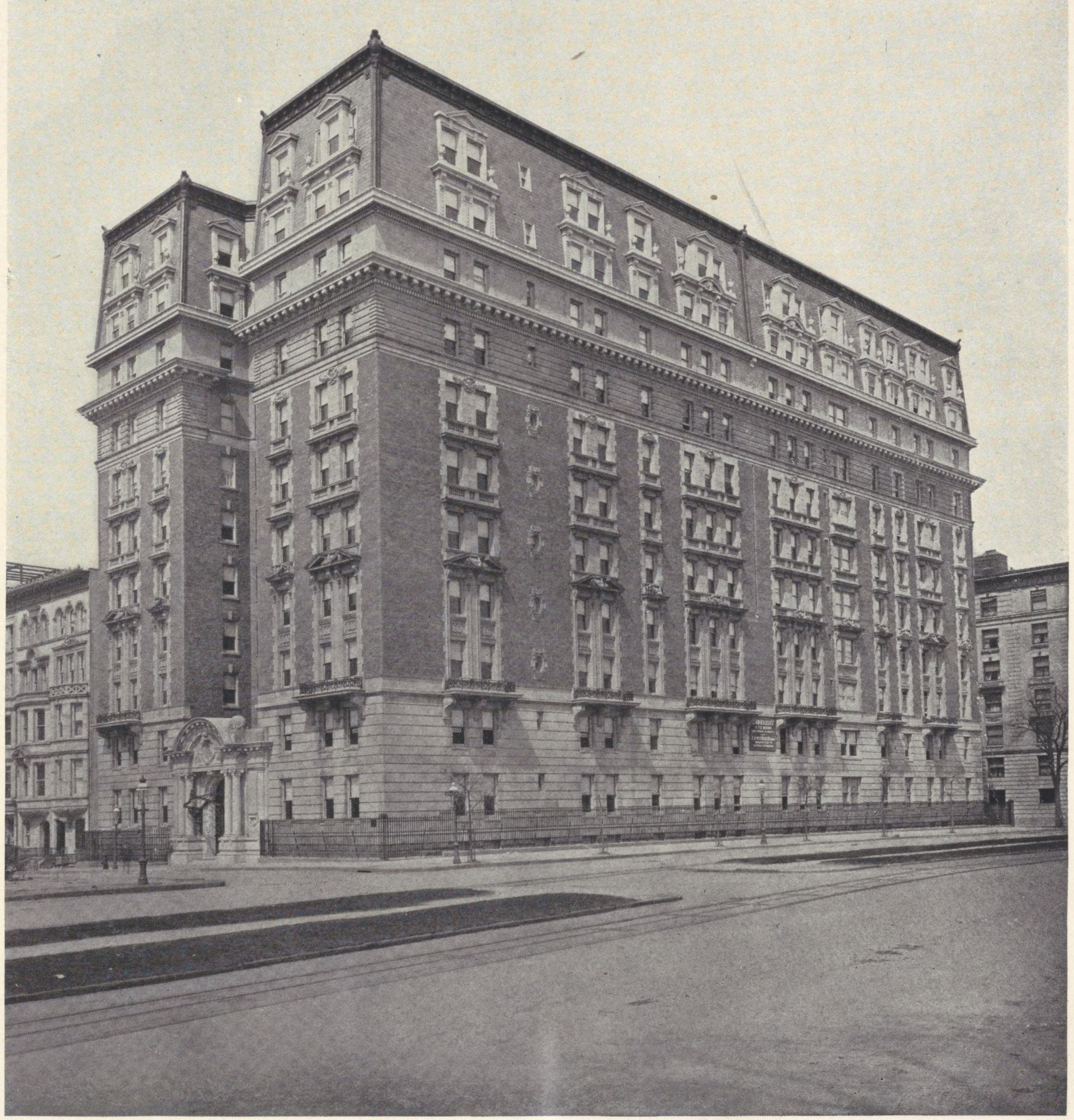 The Manhassett, Broadway, 108th to 109th Streets., 1908