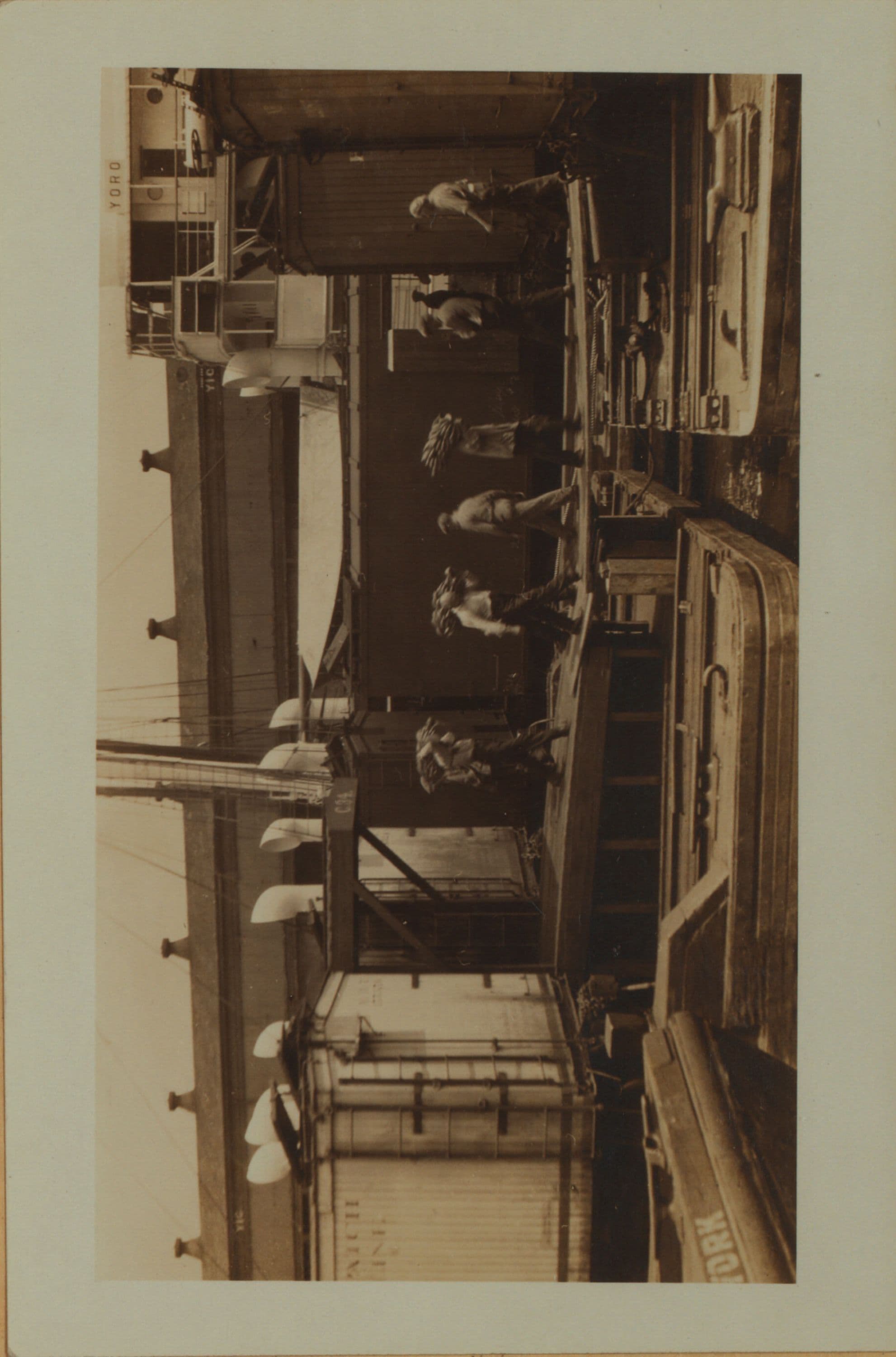 Workmen and laborers - [Unloading bananas on the East River Pier No. 16 - United Fruit Company - S.S. Yoro.]