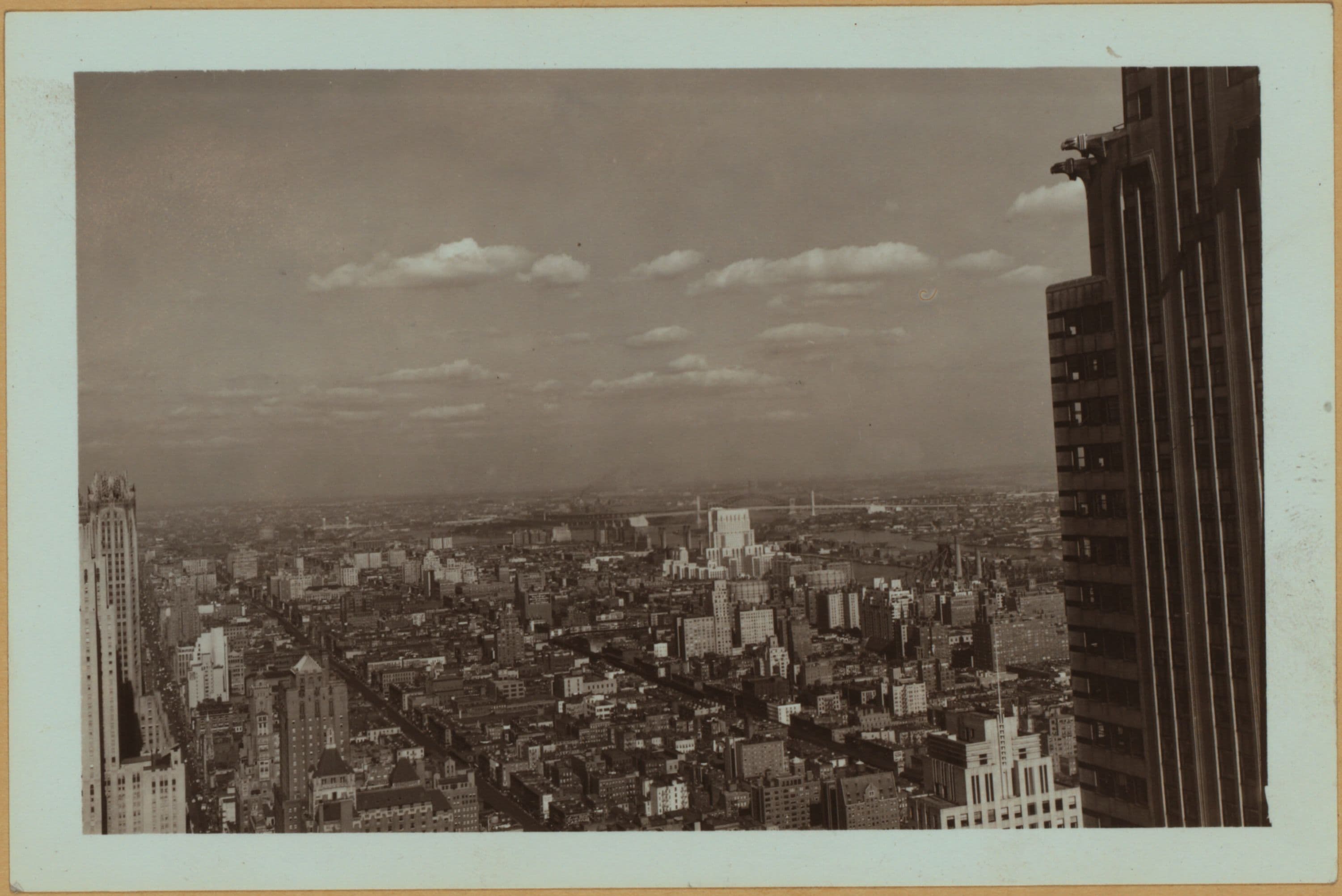 General view - [Manhattan - Lexington Avenue - 42nd Street (East) - Chanin Building.]