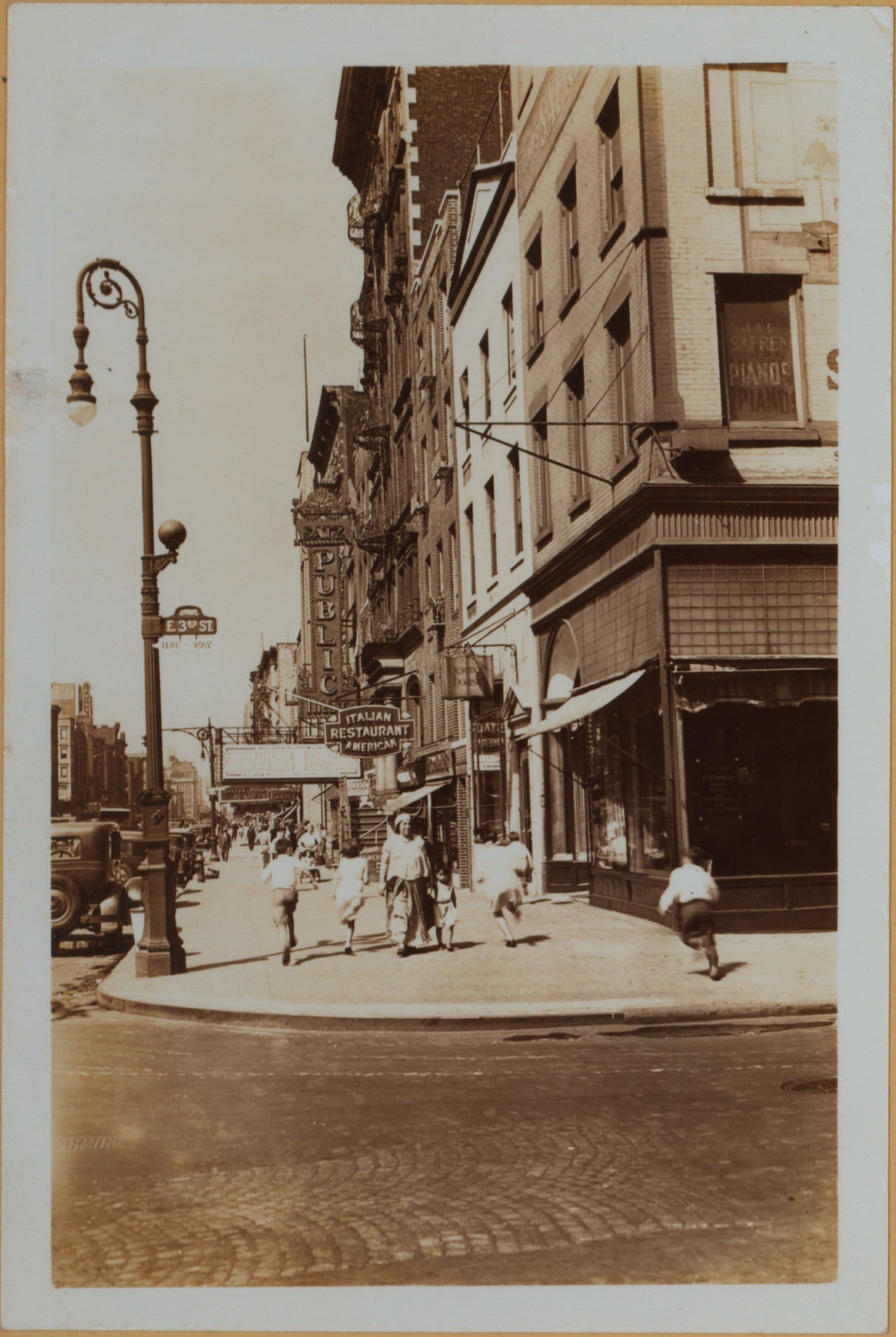 Manhattan: 2nd Ave. - 3rd St.