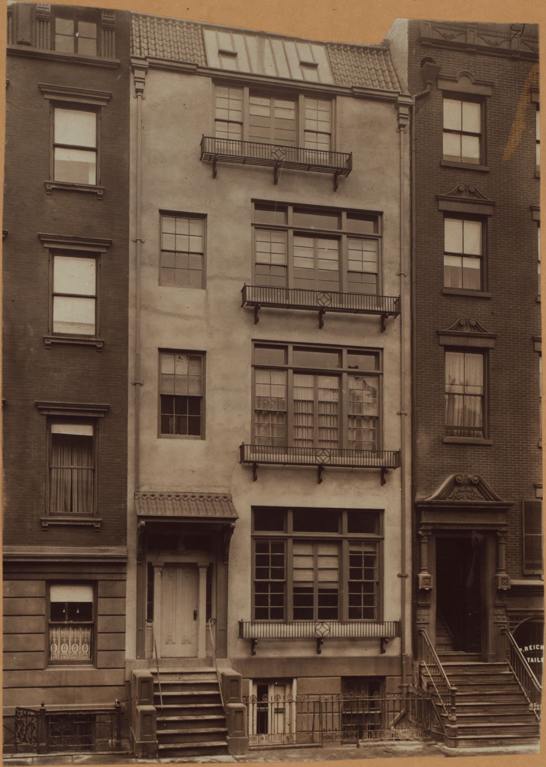 Manhattan: Waverly Place - 6th Avenue