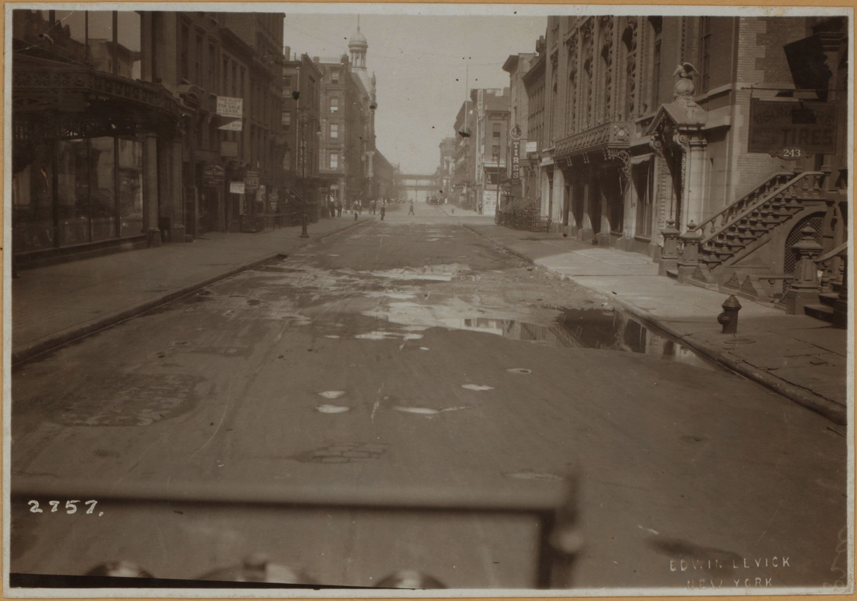 Manhattan: 54th Street - Broadway