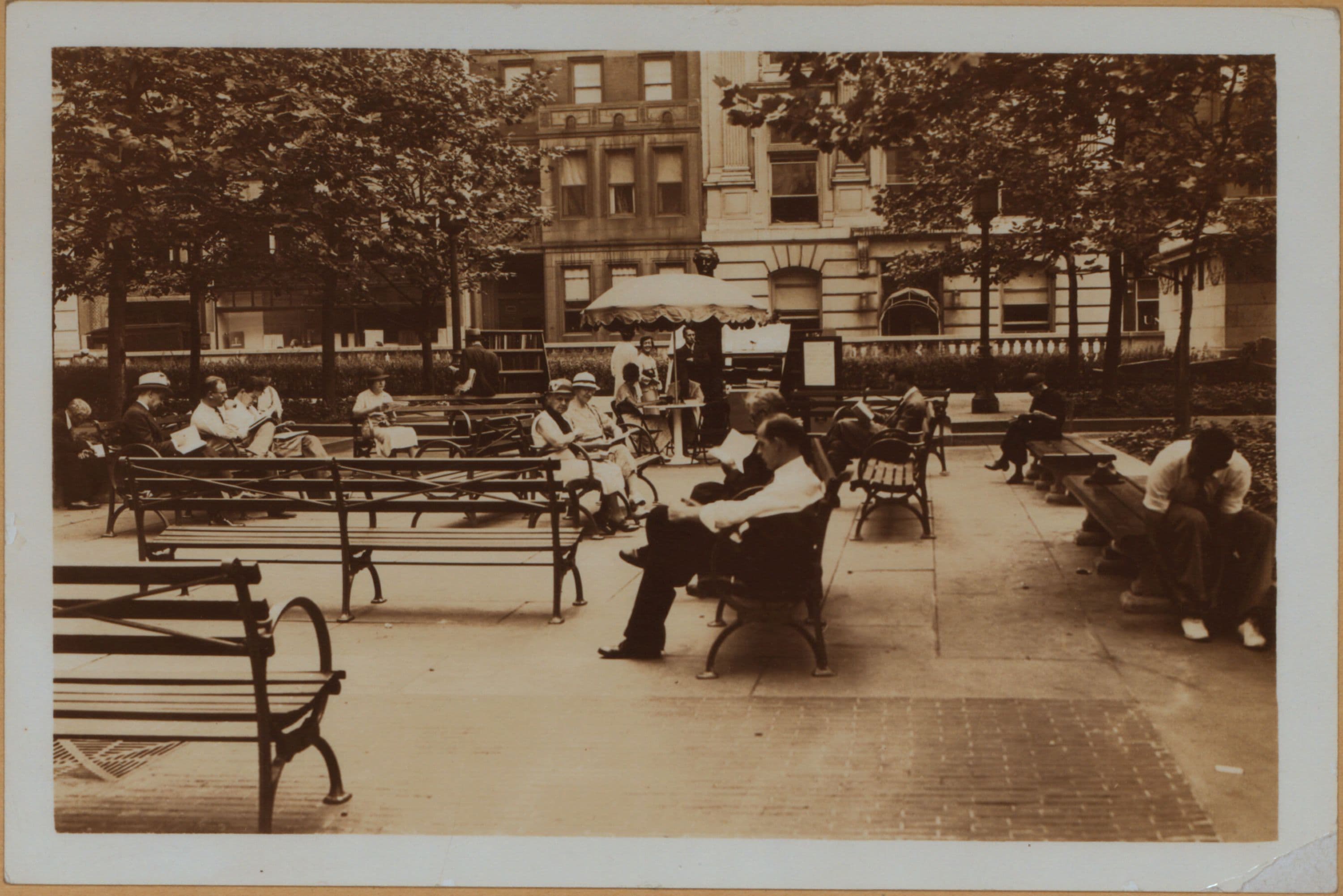Manhattan: Bryant Park (Southeastern corner).