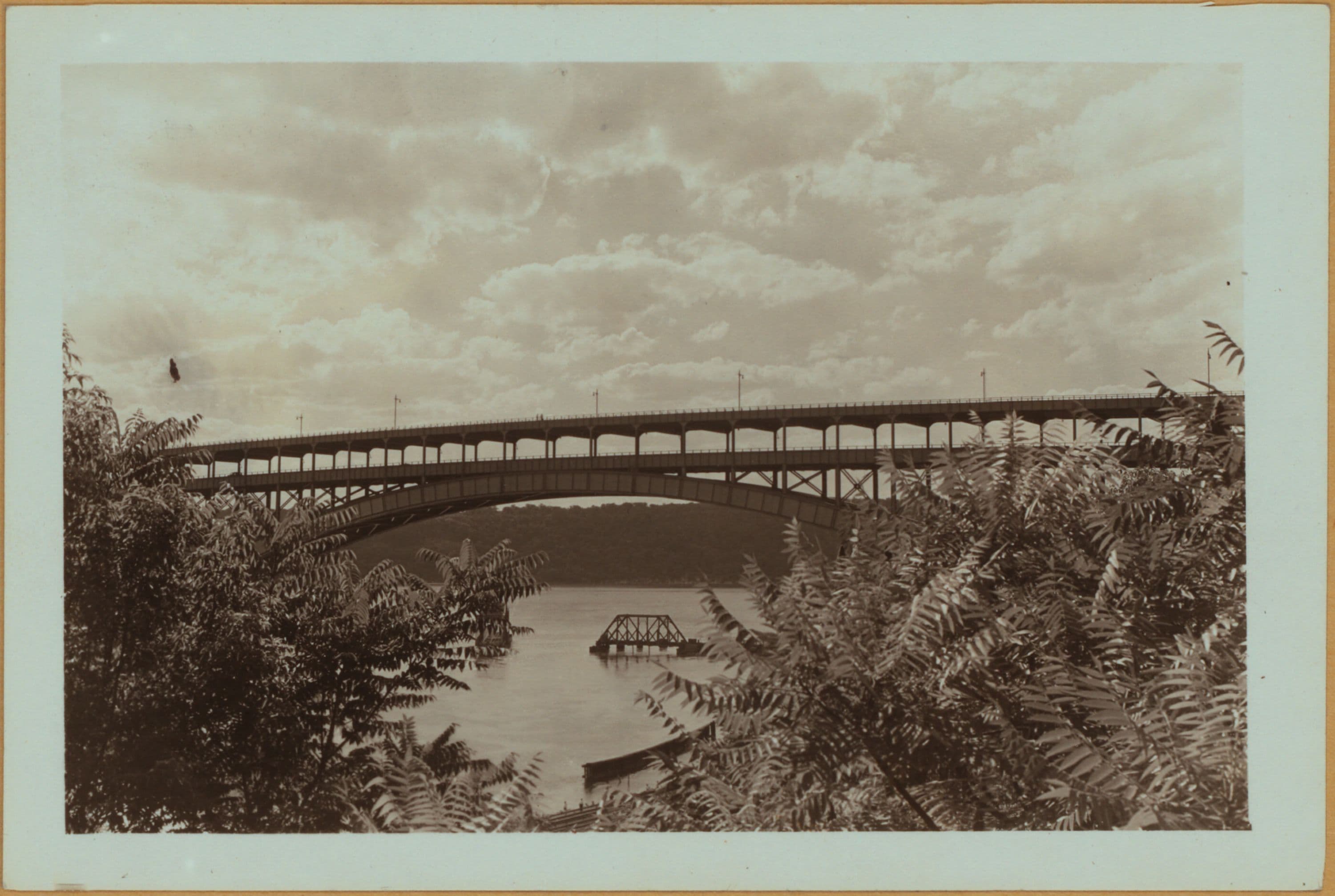 Bridges - Henry Hudson Bridge - [View of the bridge over Harlem River, linking Spuyten Duyvil Hill, Bronx with Inwood Hill Park, Manhattan.]
