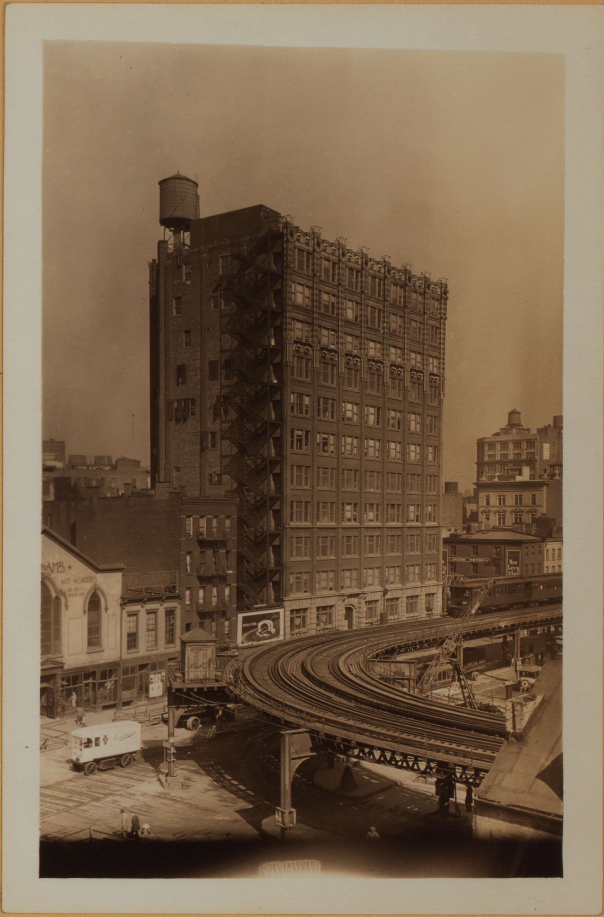 Manhattan : 6th Avenue - 3rd Street (West).