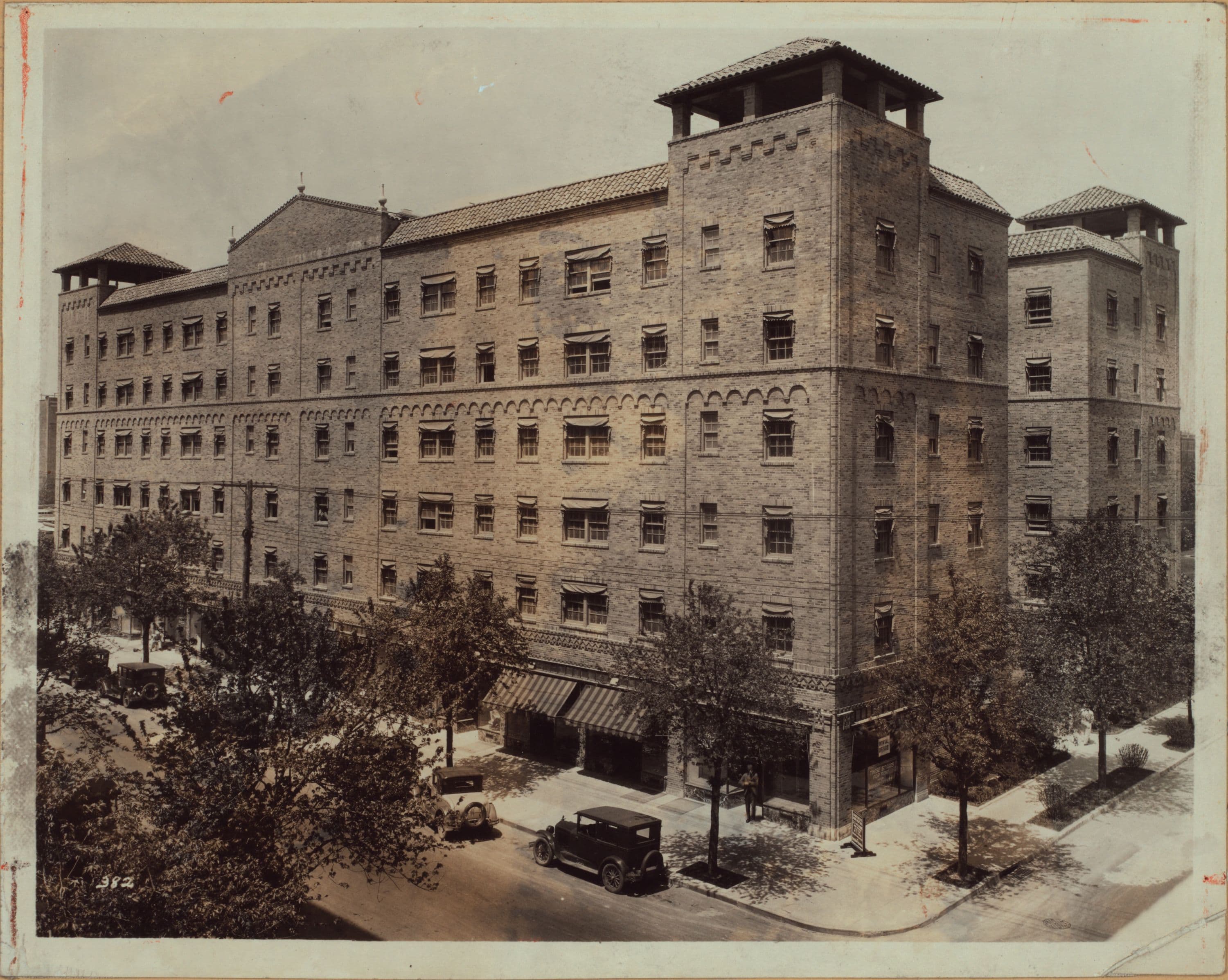 Queens: 37th Avenue - 80th Street