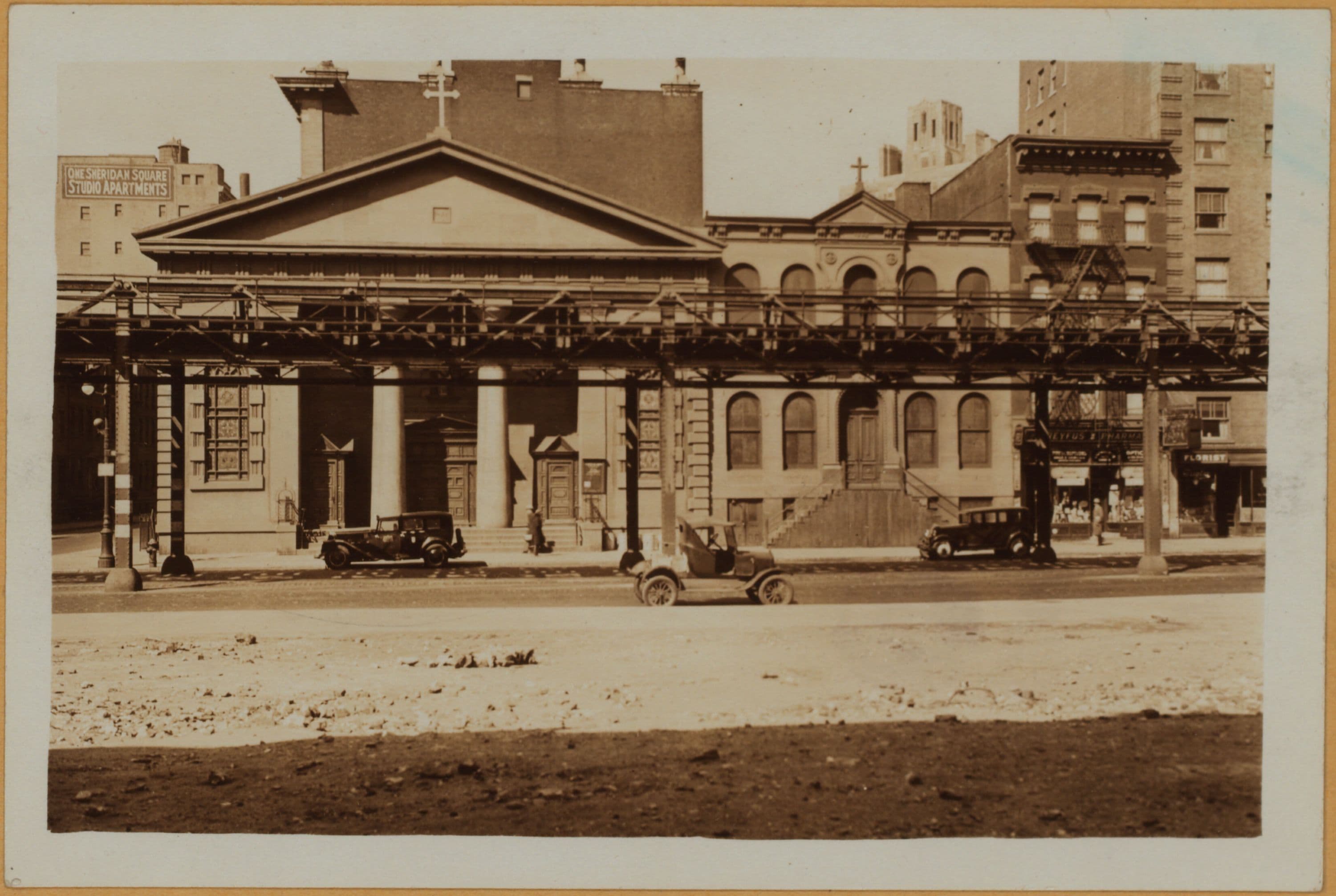 Manhattan: 6th Avenue - Washington Place