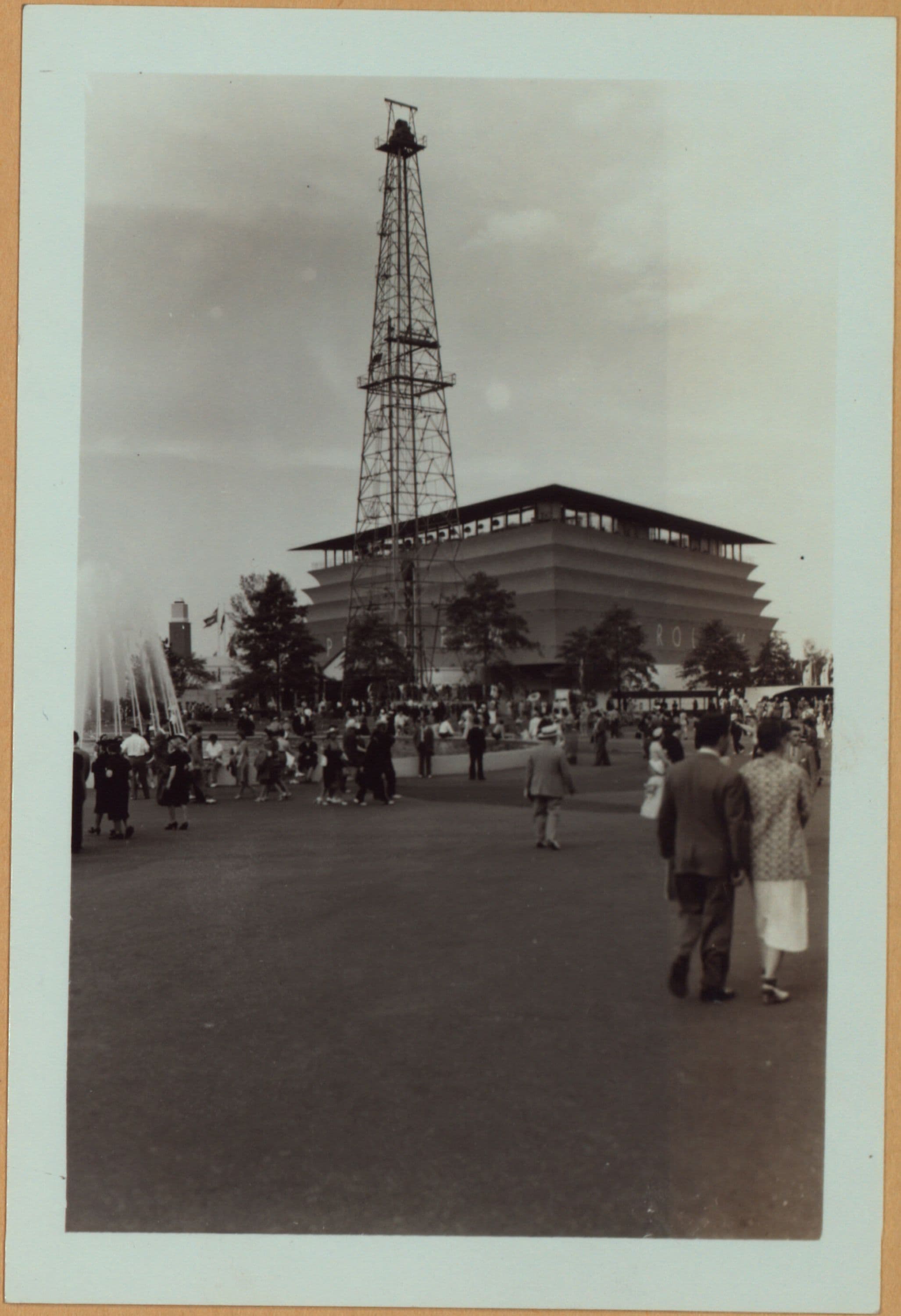 Queens: Flushing Meadow Park - New York World's Fair of 1939-40 - [Industrial exhibits.]
