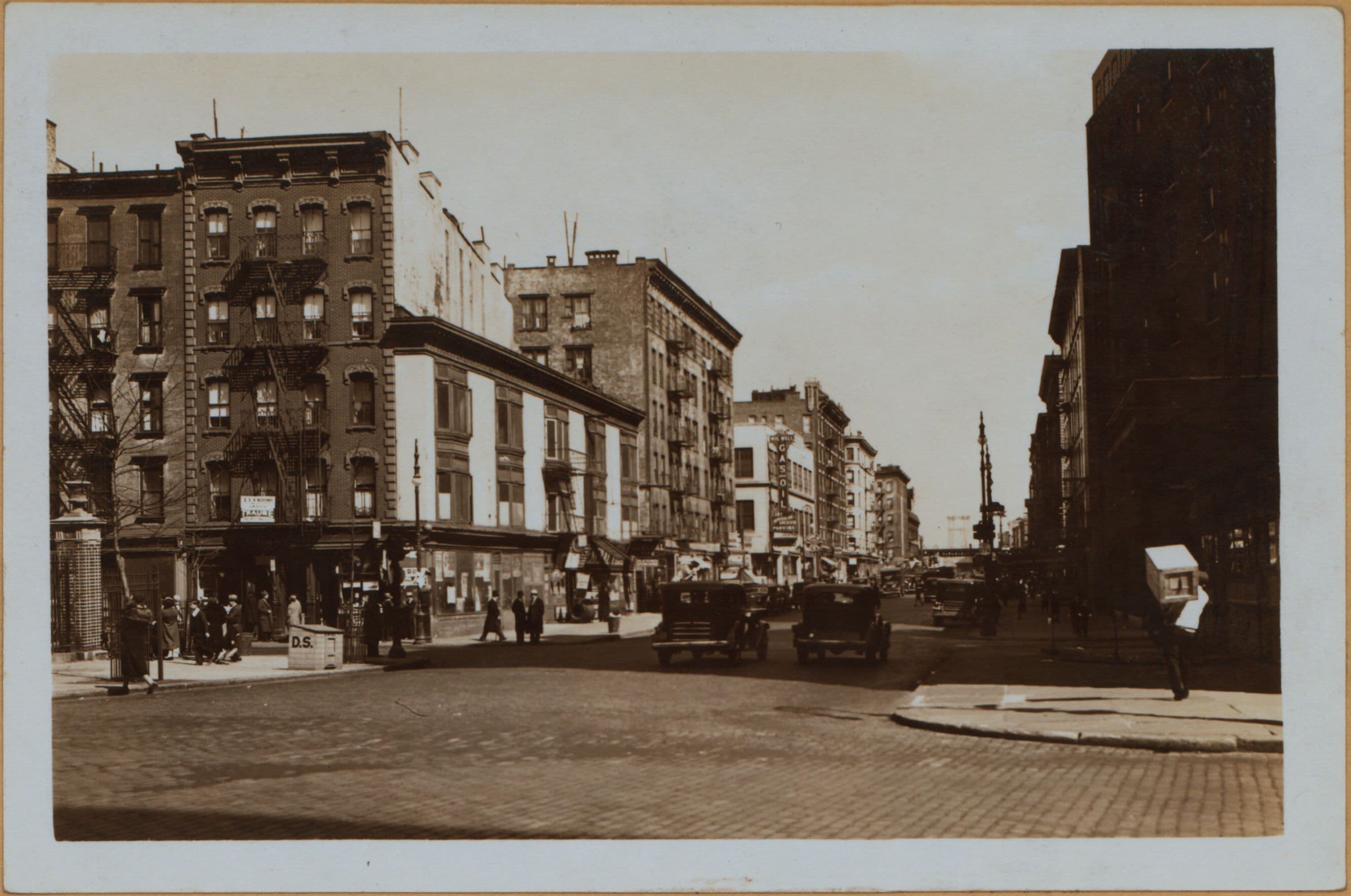 Manhattan: Kenmare Street - Cleveland Place