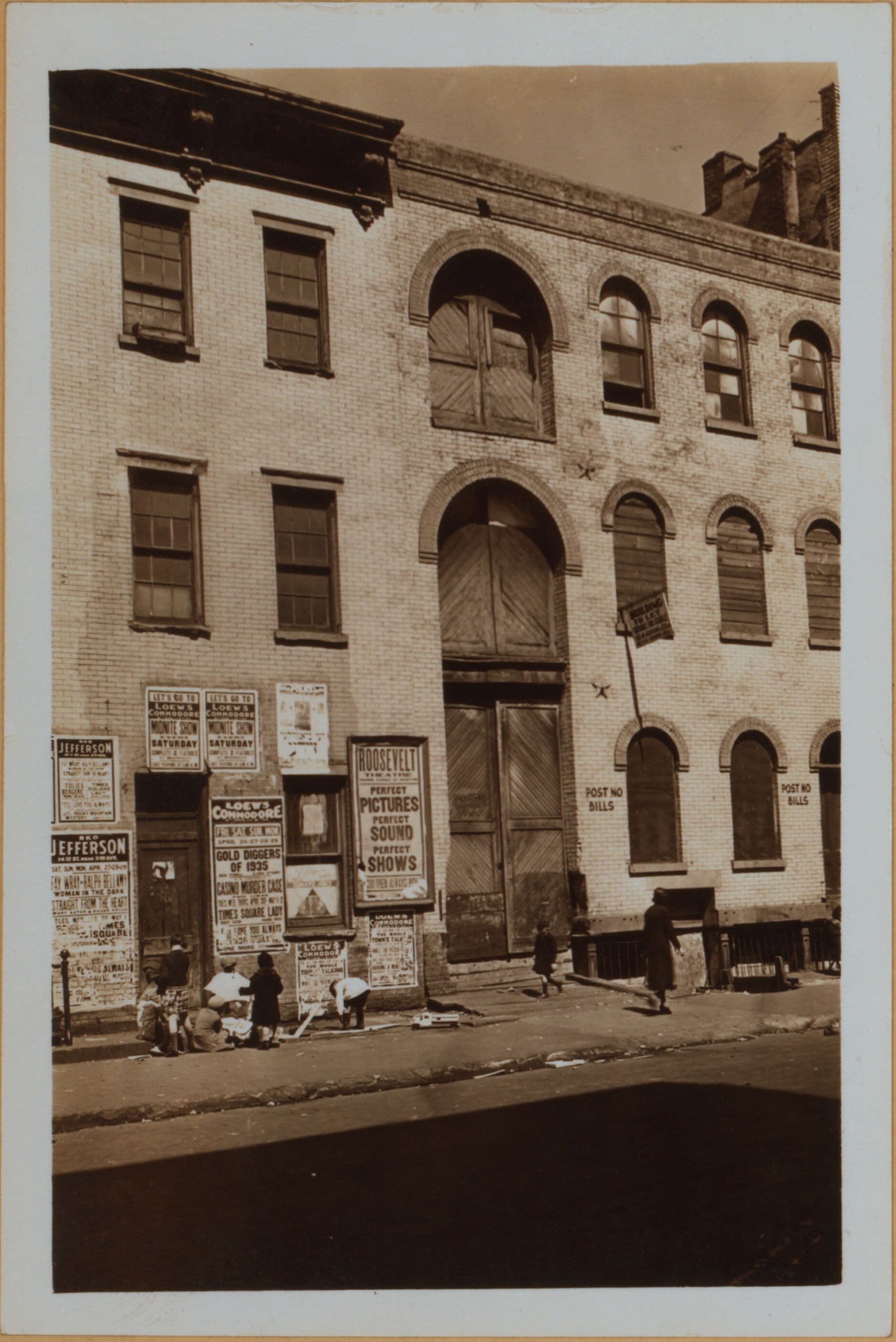 Manhattan: Avenue C - 6th Street