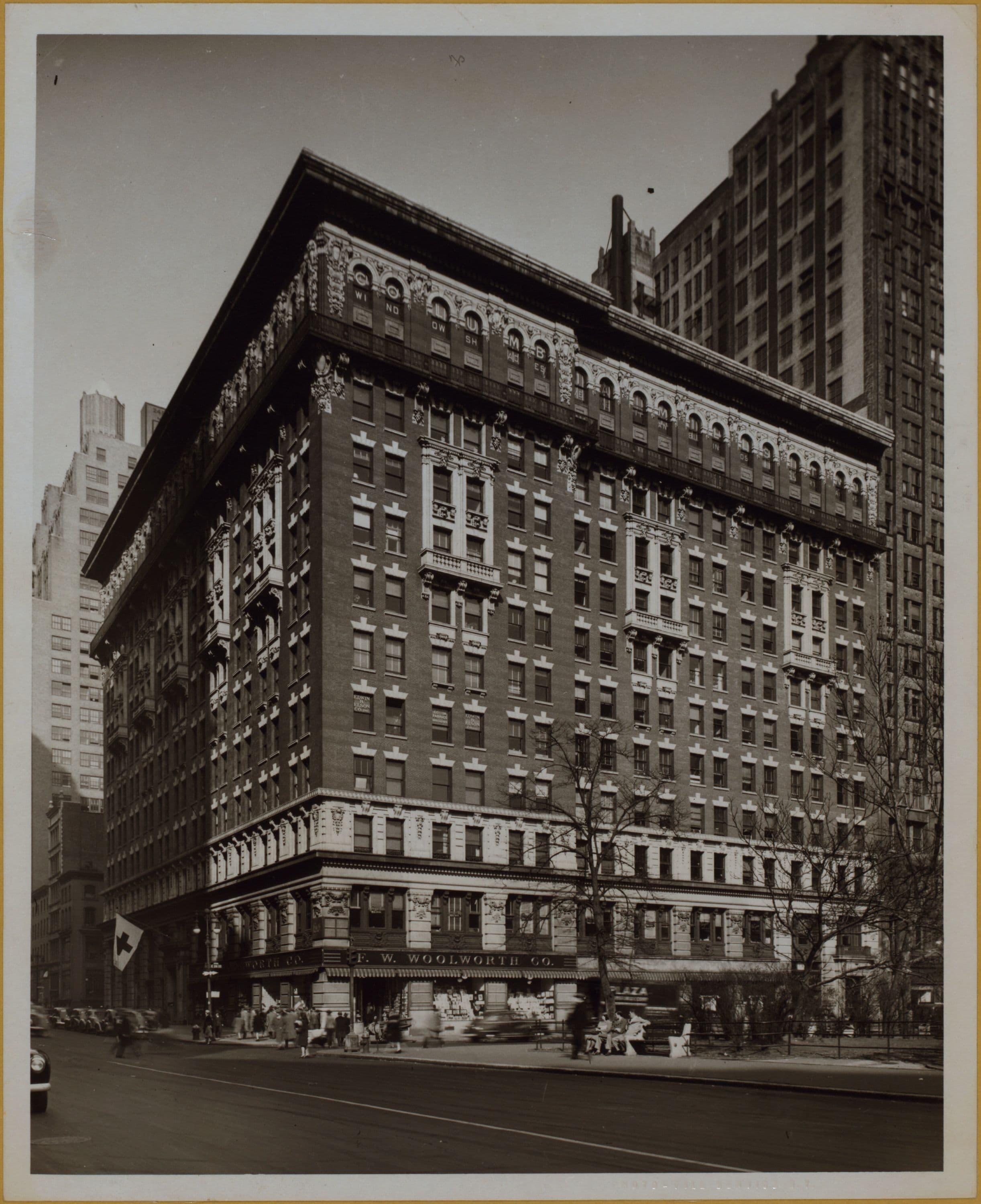 Manhattan: 5th Avenue - [Between 26th and 27th Streets]