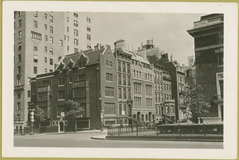 Park Avenue - 71st Street, northeast corner