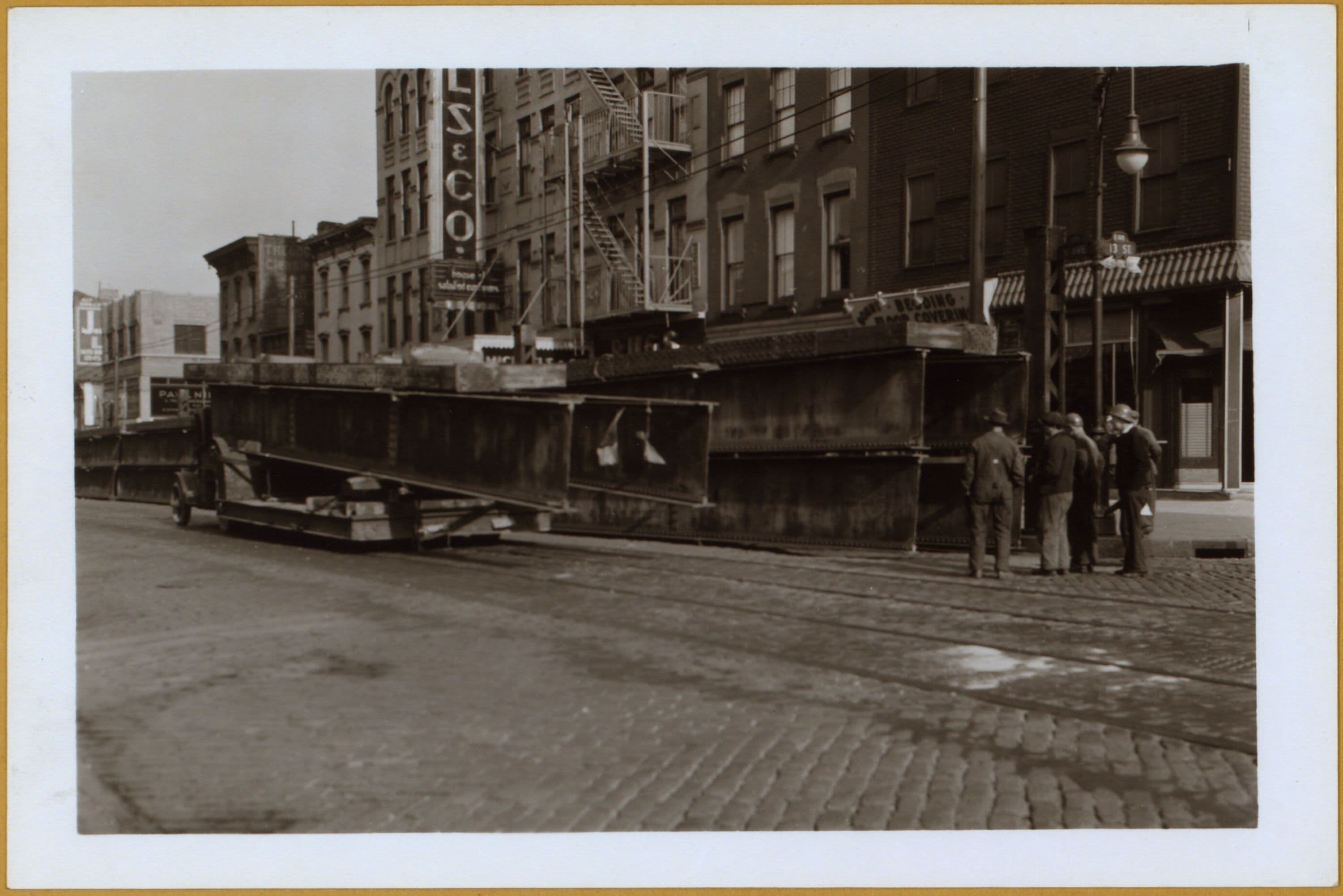Brooklyn: 5th Avenue - 13th Street