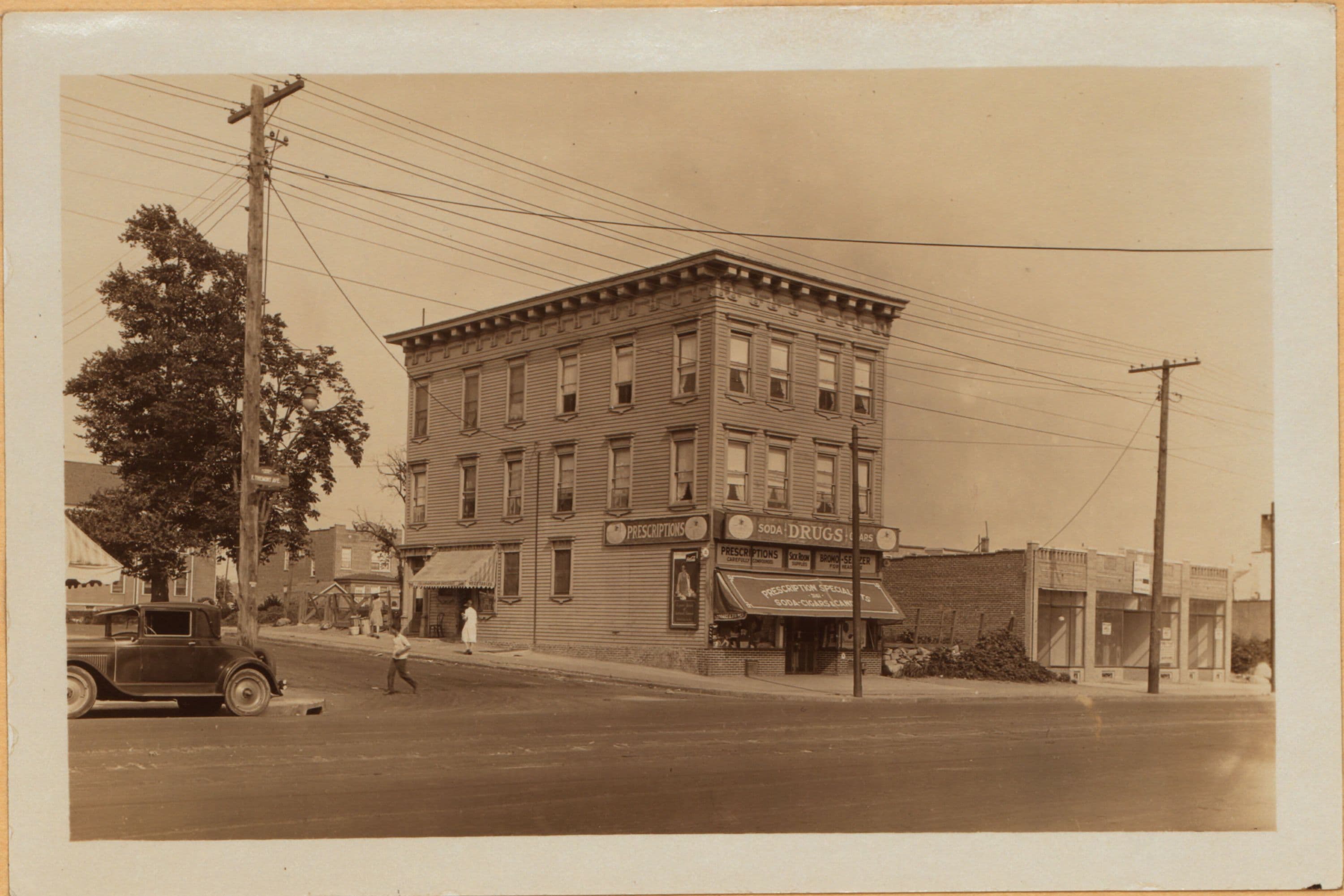 Bronx: Tremont Avenue (East - La Salle Avenue