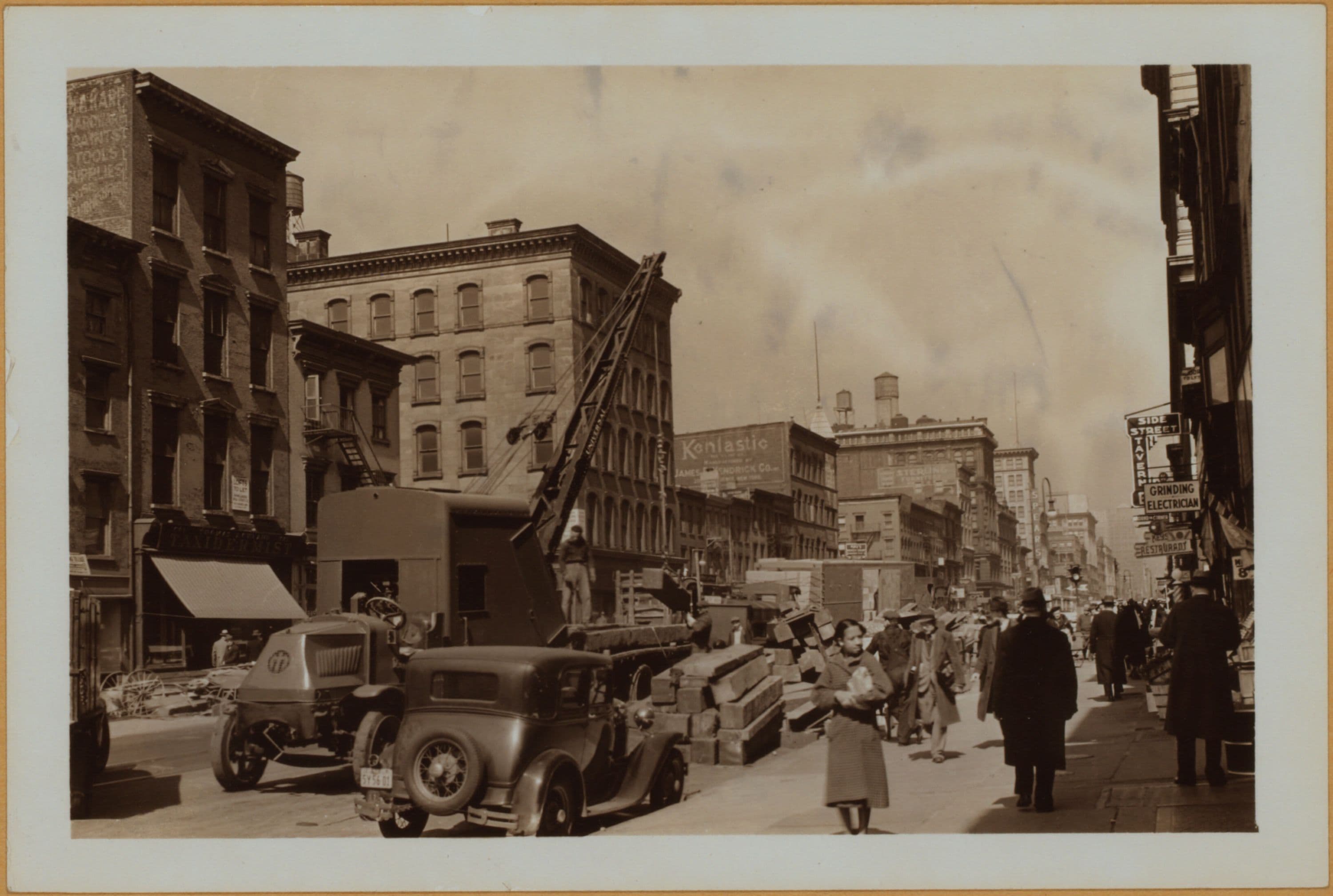 Manhattan: 6th Avenue - 12th Street (West)