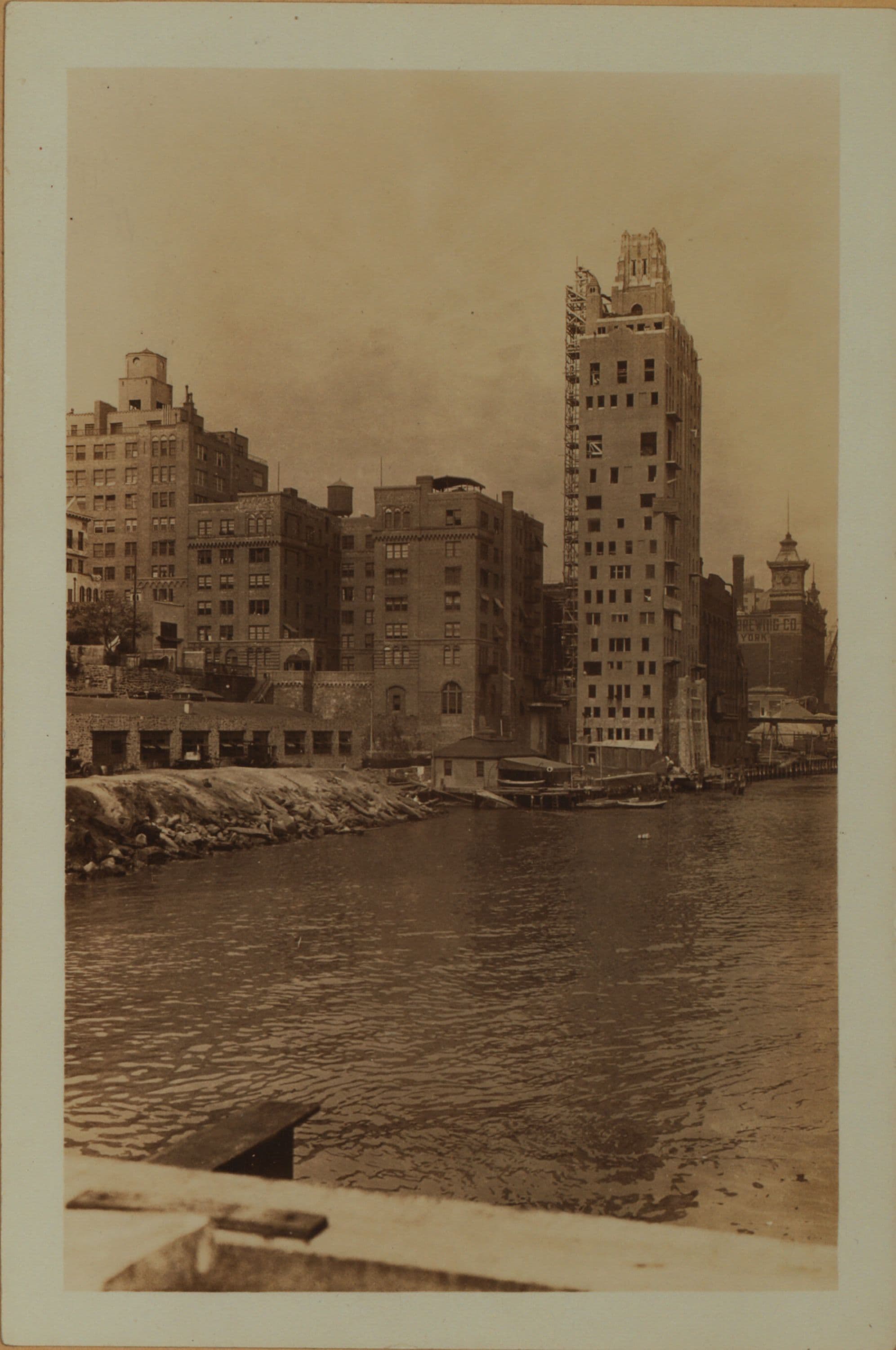 East River - Shore and skyline of Manhattan from East 50th Street - Williamsburg and Queensborough Bridges - [Campanile Apartments.]
