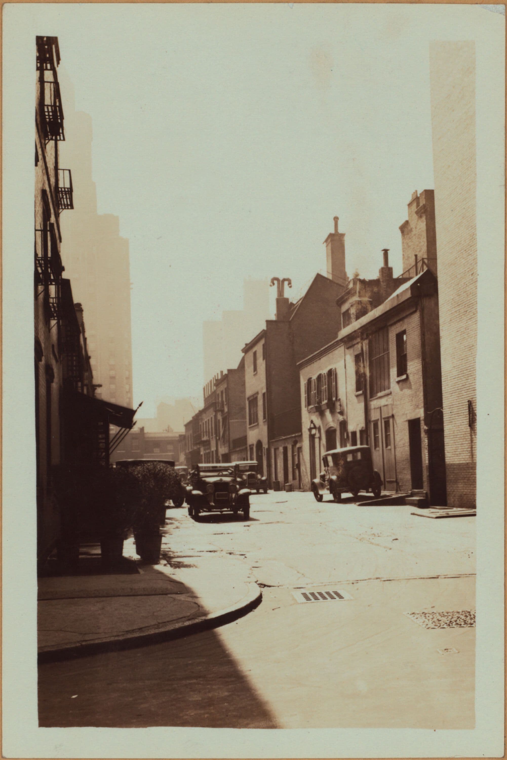 Manhattan: MacDougal Alley - MacDougal Street, 1932–1933