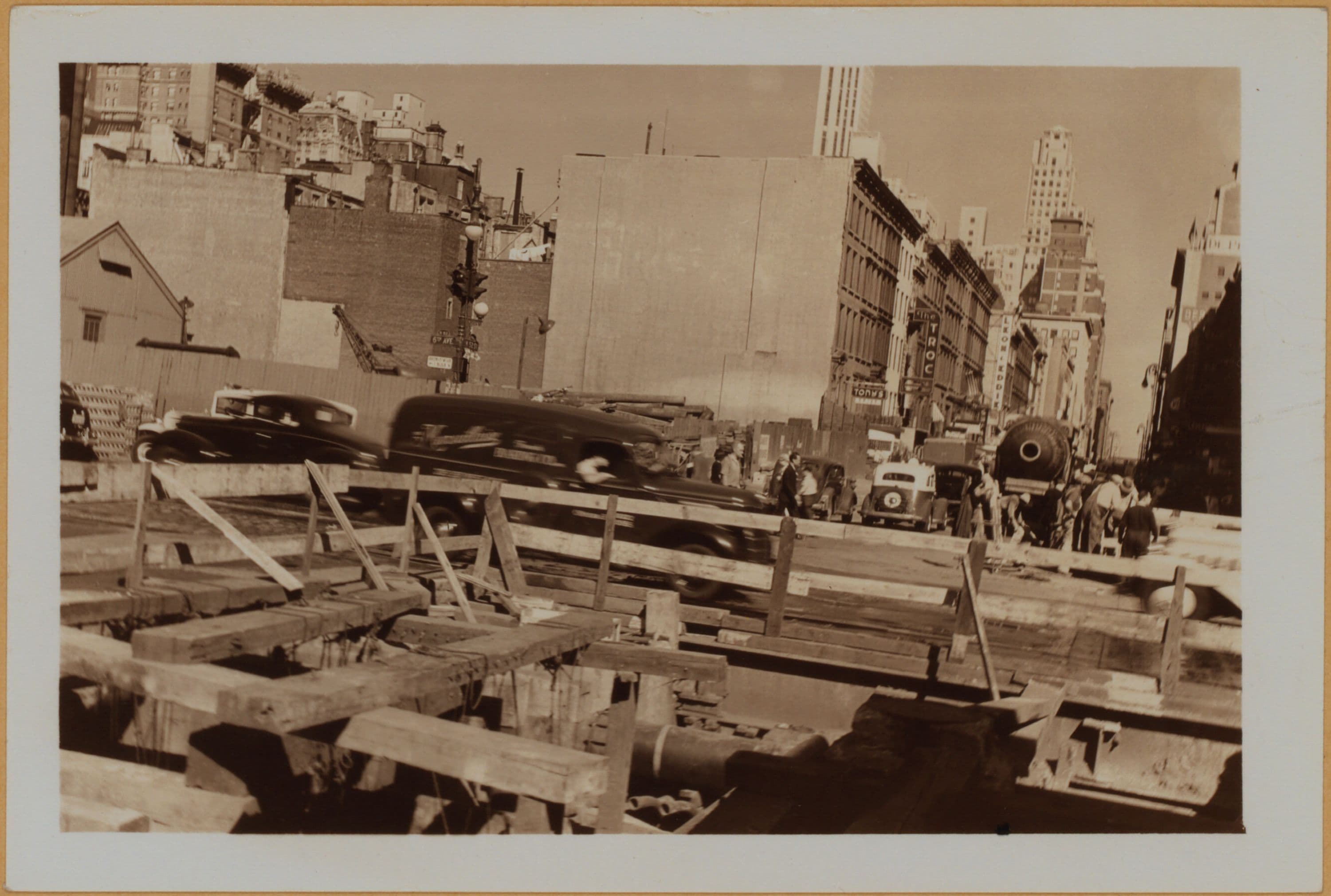 Manhattan: 52nd Street (West) - 6th Avenue