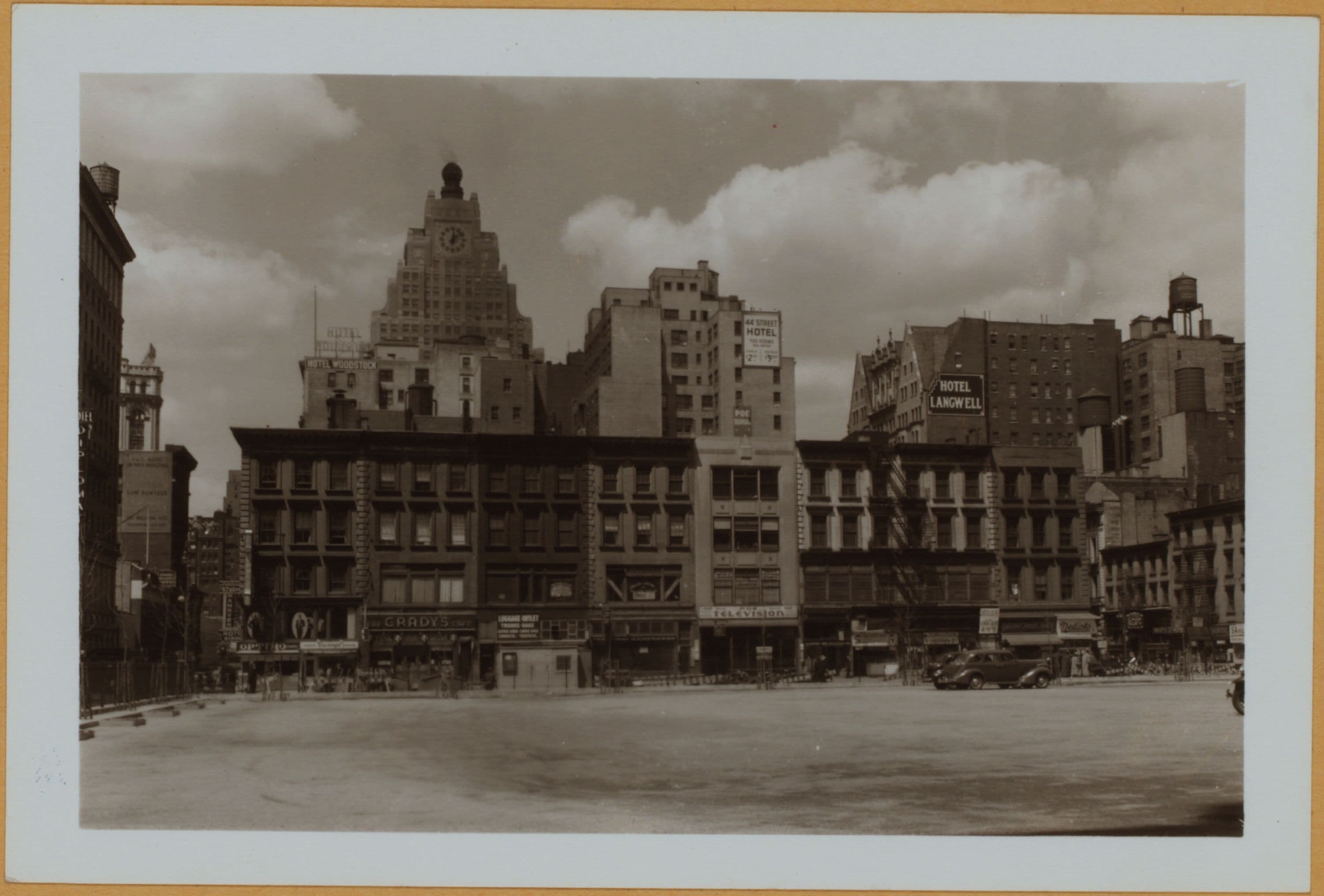 Manhattan: 6th Avenue - 43rd Street (West)