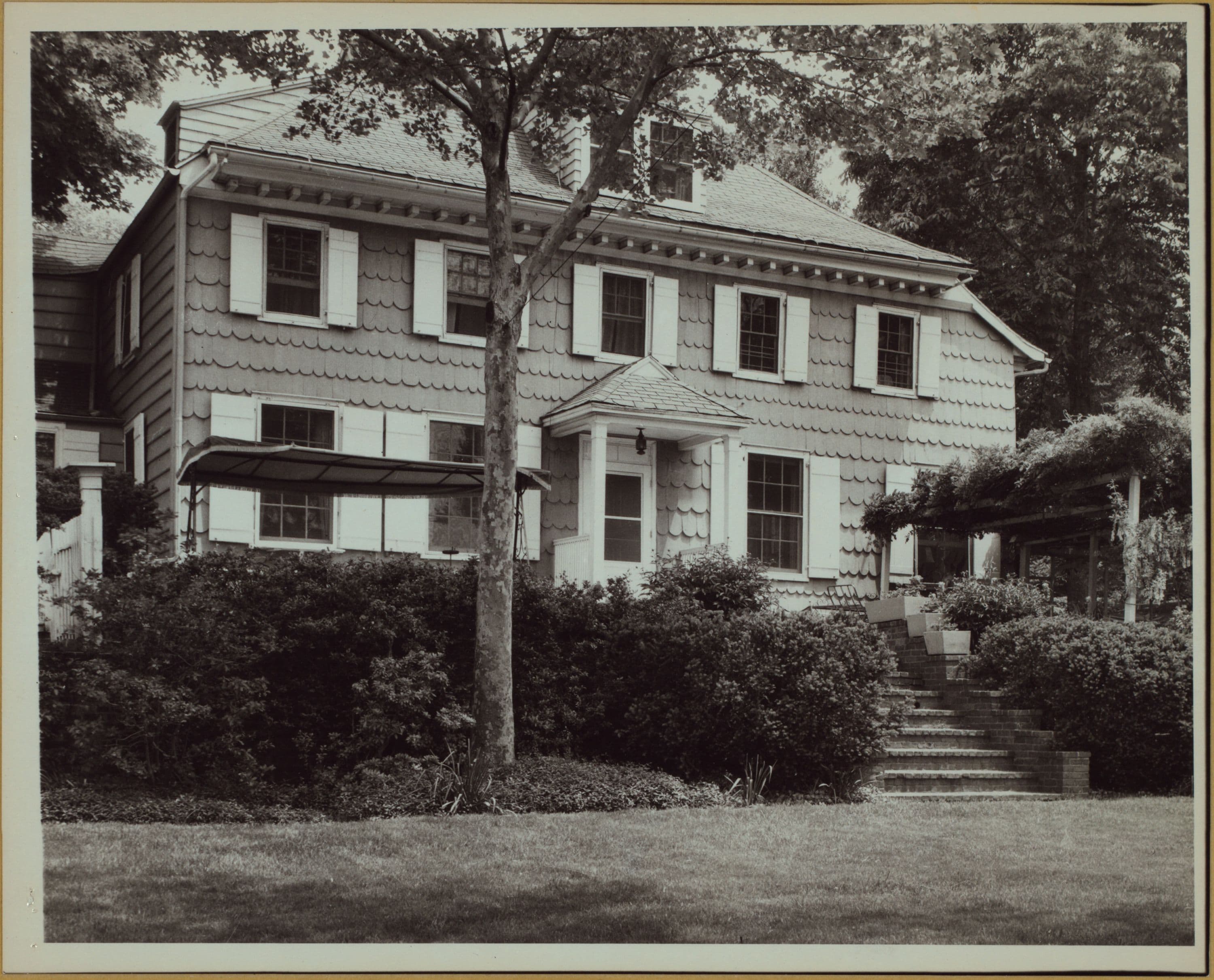 Queens: West Drive - Alston Place