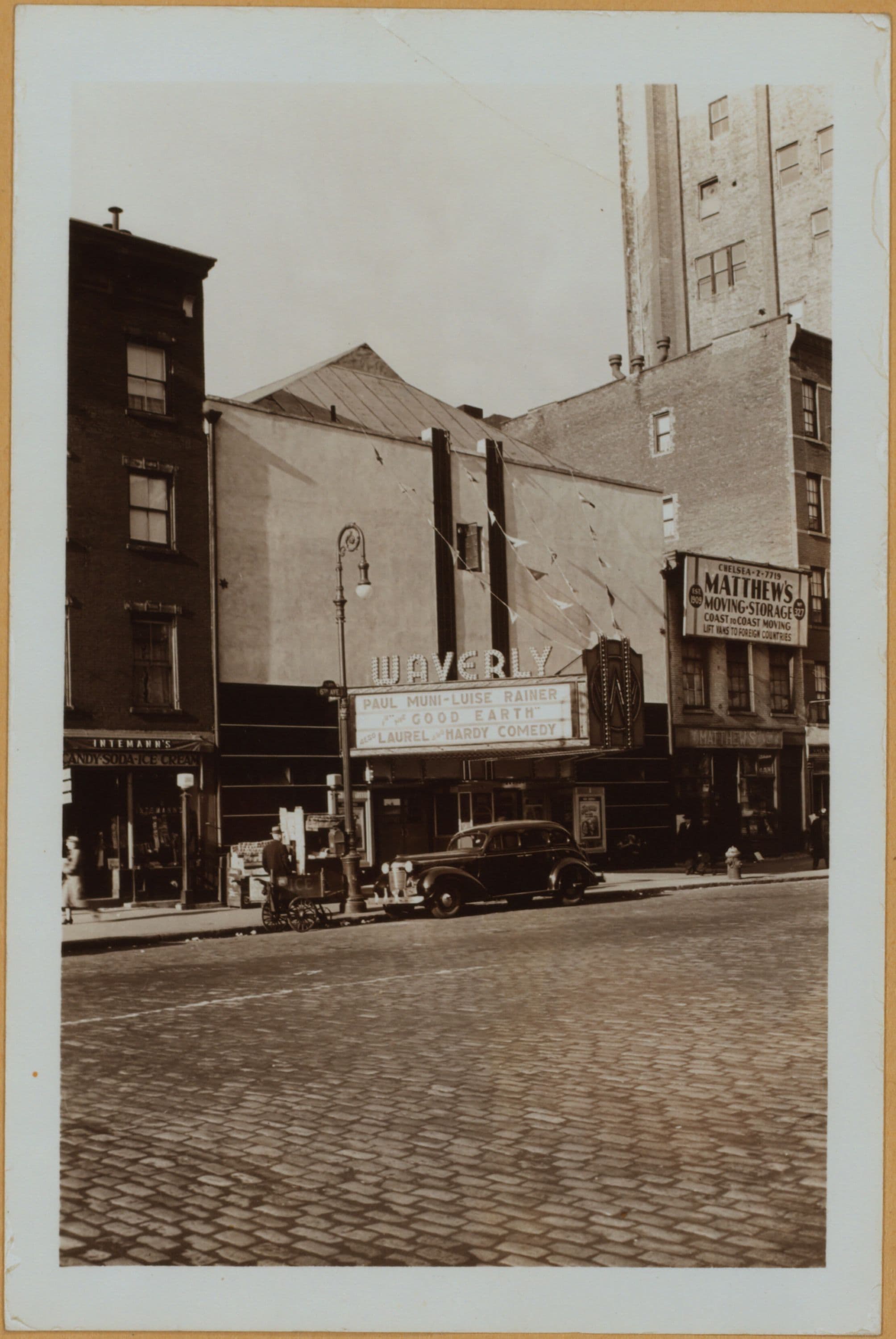 Manhattan : 6th Avenue - 3rd Street (West).