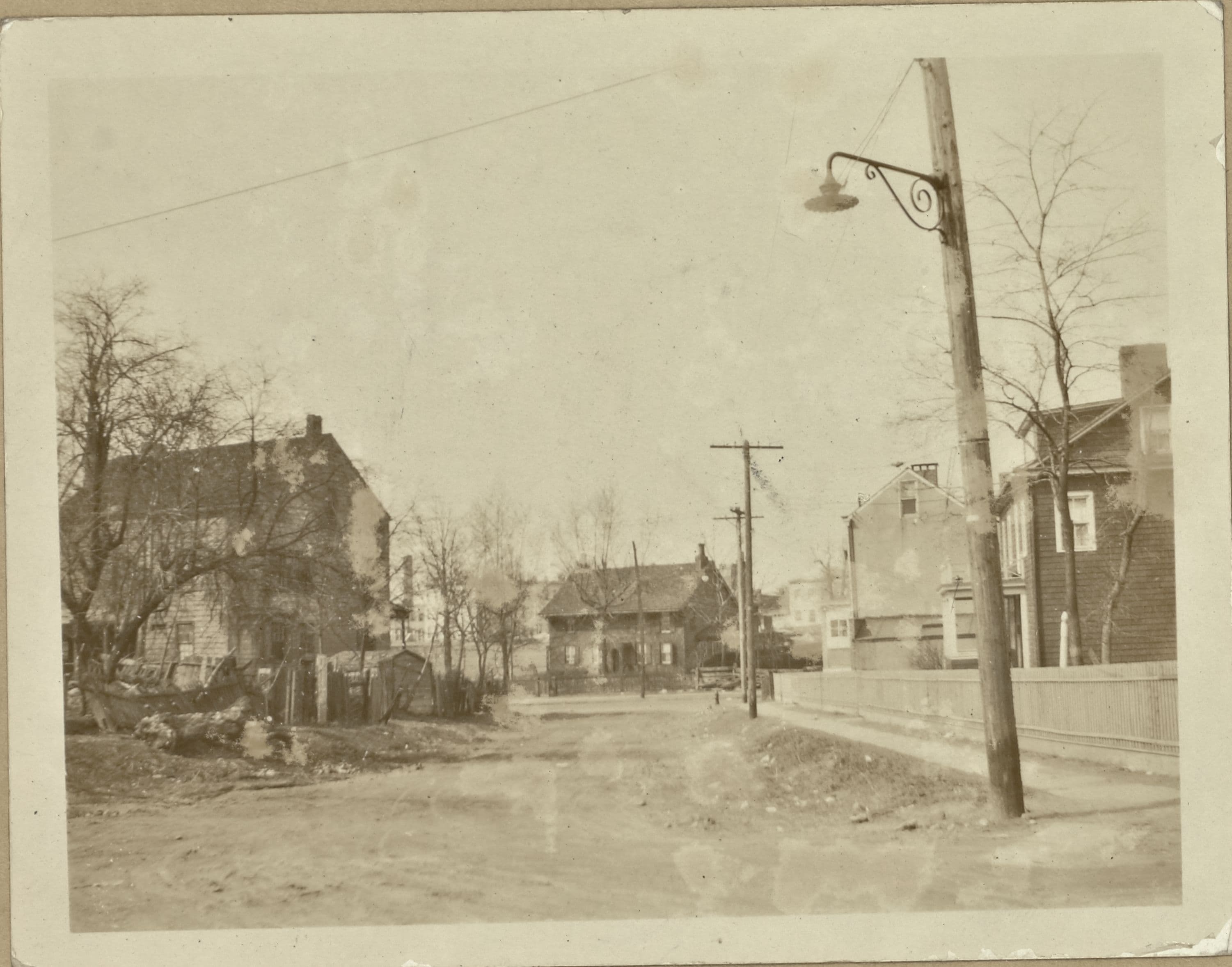 Queens: Welling Court - Main Avenue