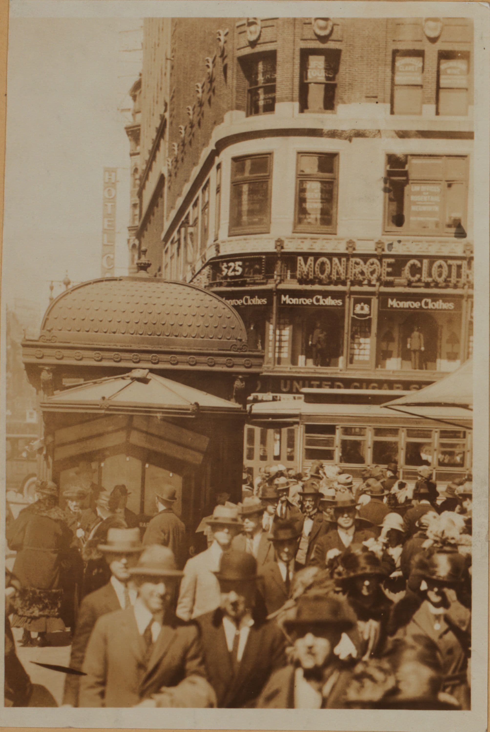 Manhattan: Broadway - 42nd Street