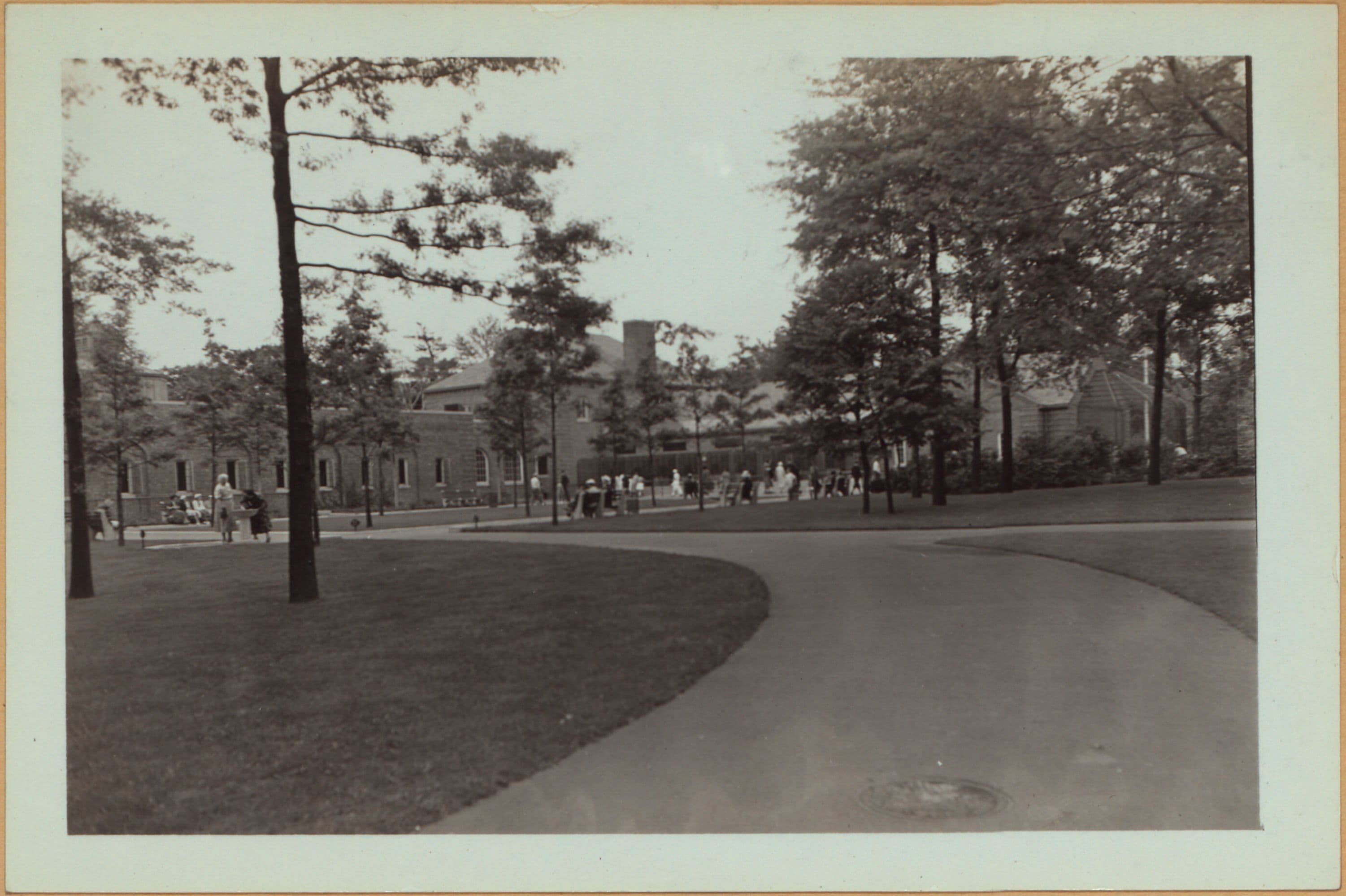 Richmond: Barrett Park - [Barrett Park Menagerie.]