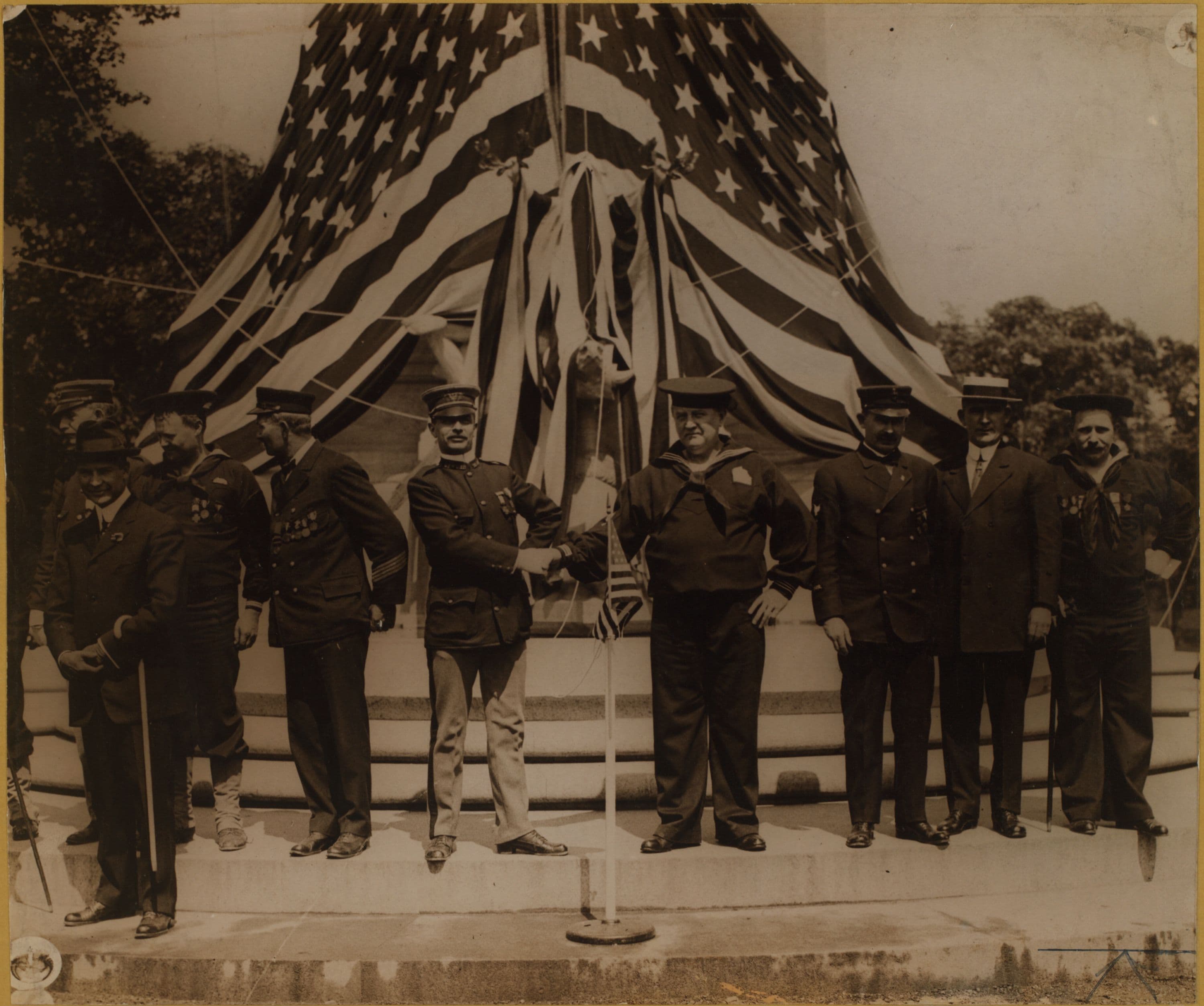Manhattan: Columbus Circle - [Maine Memorial Monument.]