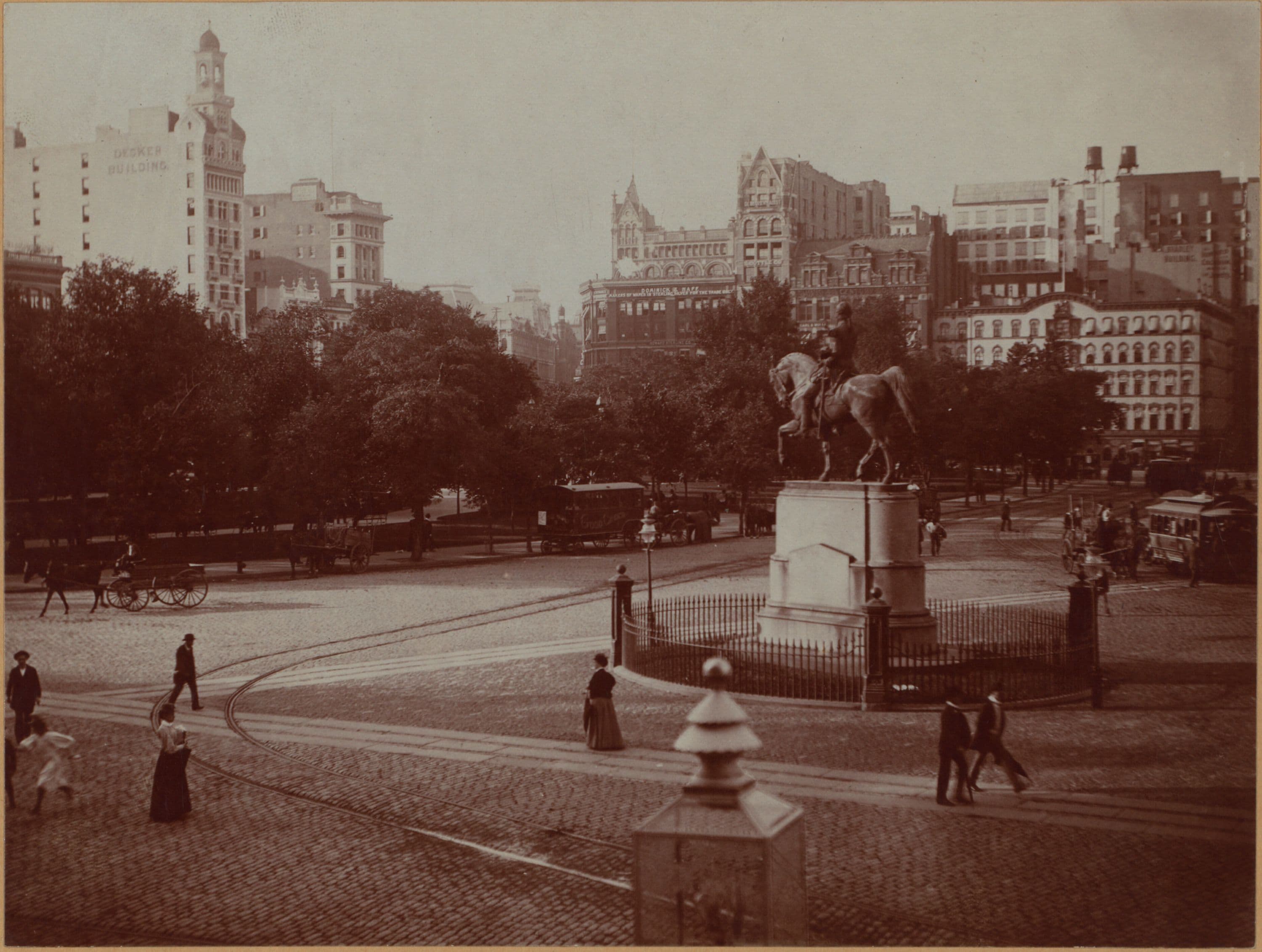 Manhattan: Union Square - [14th Street (East) - George Washington Statue.]