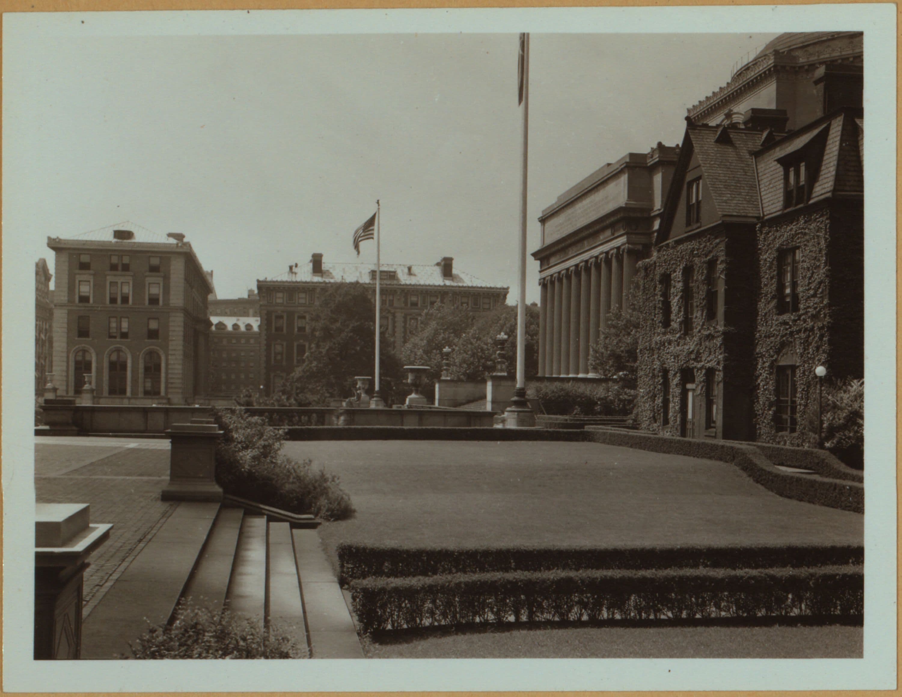 Colleges and Universities - Columbia University Plaza - [Furnald Hall - House for Widows of Philosophy - Low Library - Old House - School of Journalism - School of Mines - Earl Hall for Business.], 1939–1940