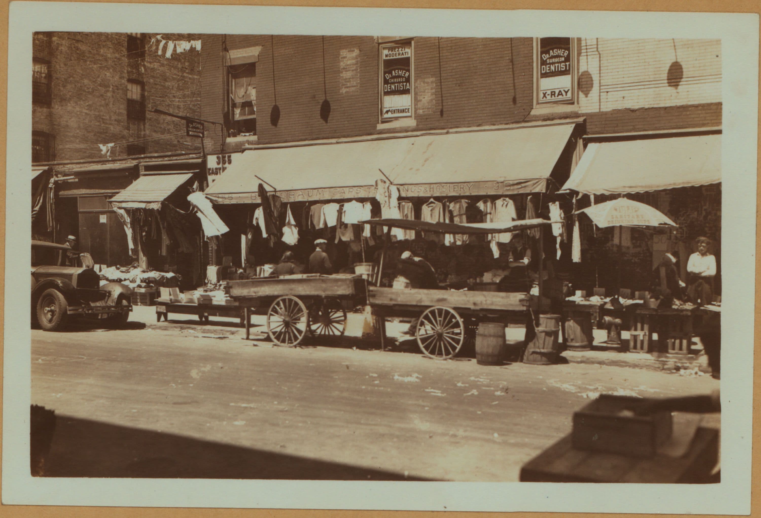 Occupations - Peddlers - Clothing - Dry goods.