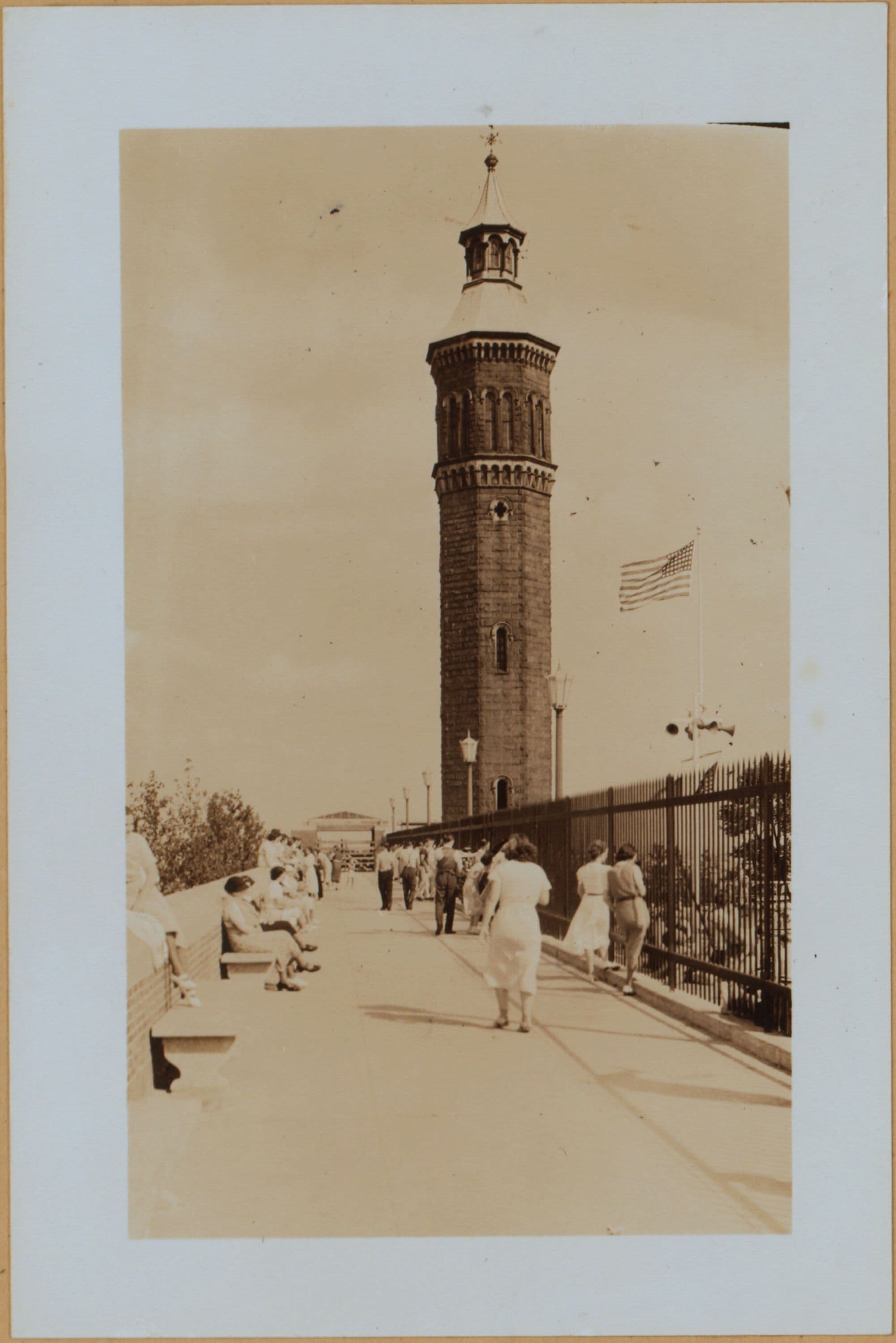 Manhattan: High Bridge Park - Swimming pool - [High Bridge Tower.]