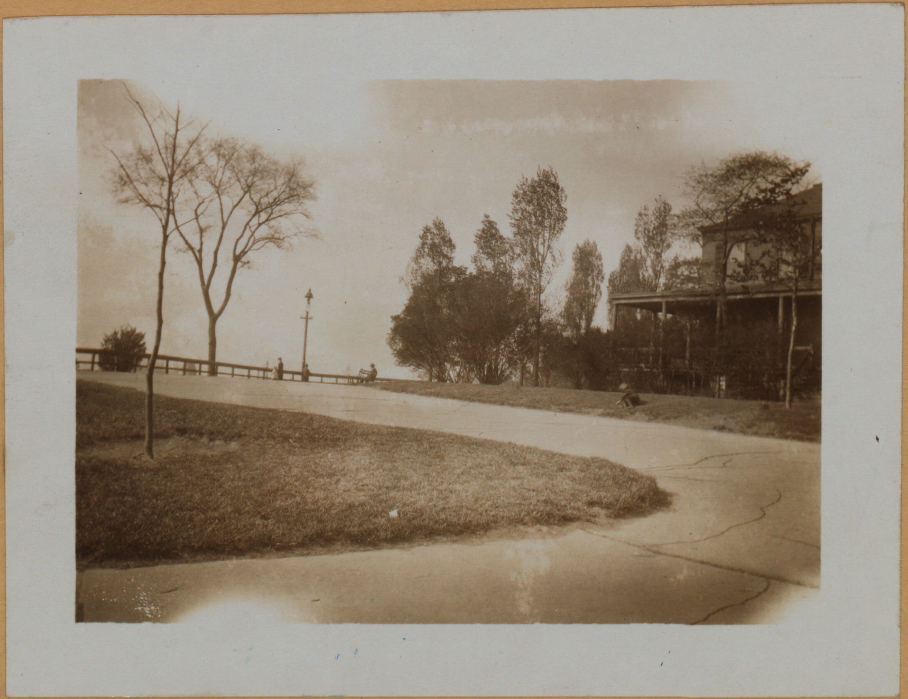Manhattan: Carl Schurz Park - Gracie Mansion.